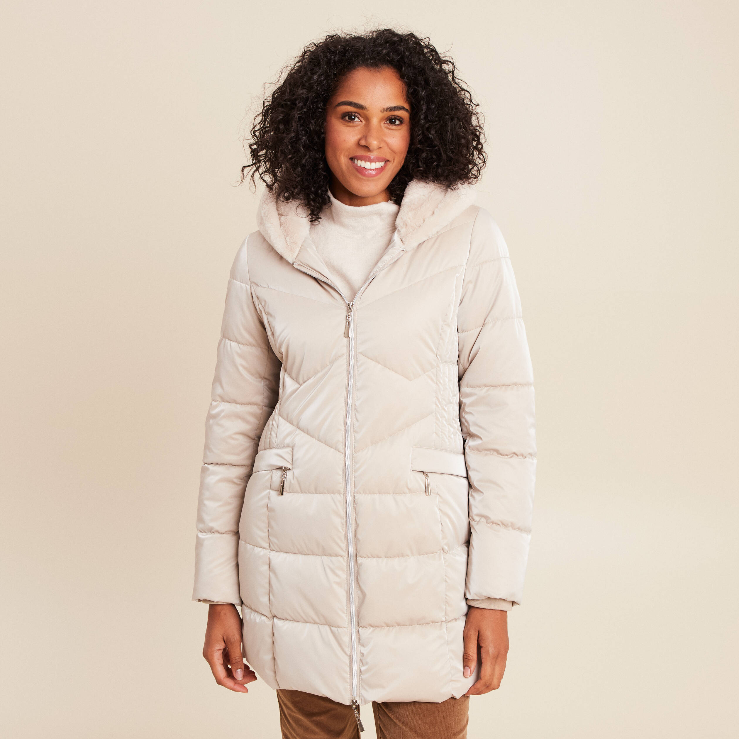 Doudoune mi-longue &agrave; capuche beige femme