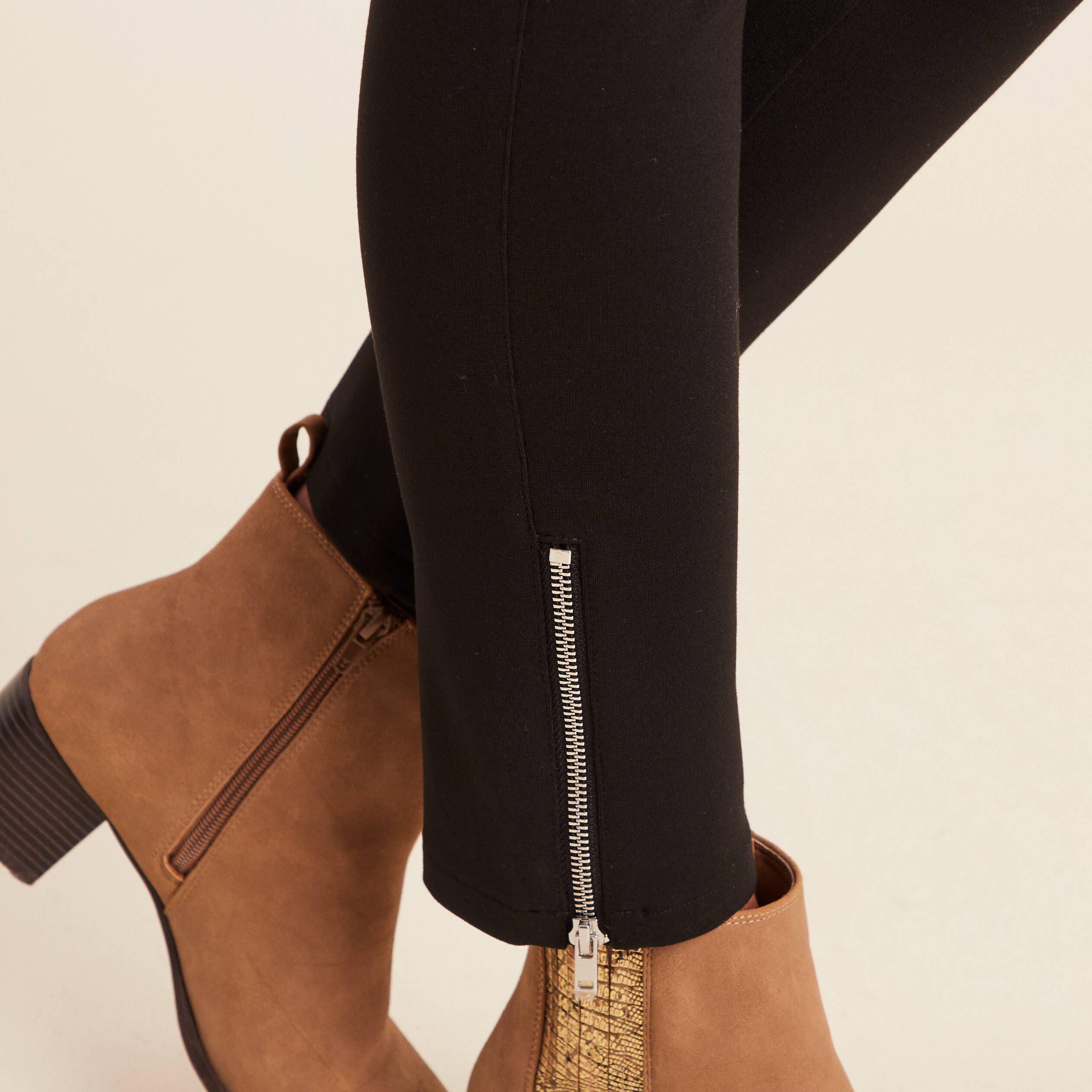 pantalon ajuste details zippes noir femme Pantalon ajusté détails zippés noir femme