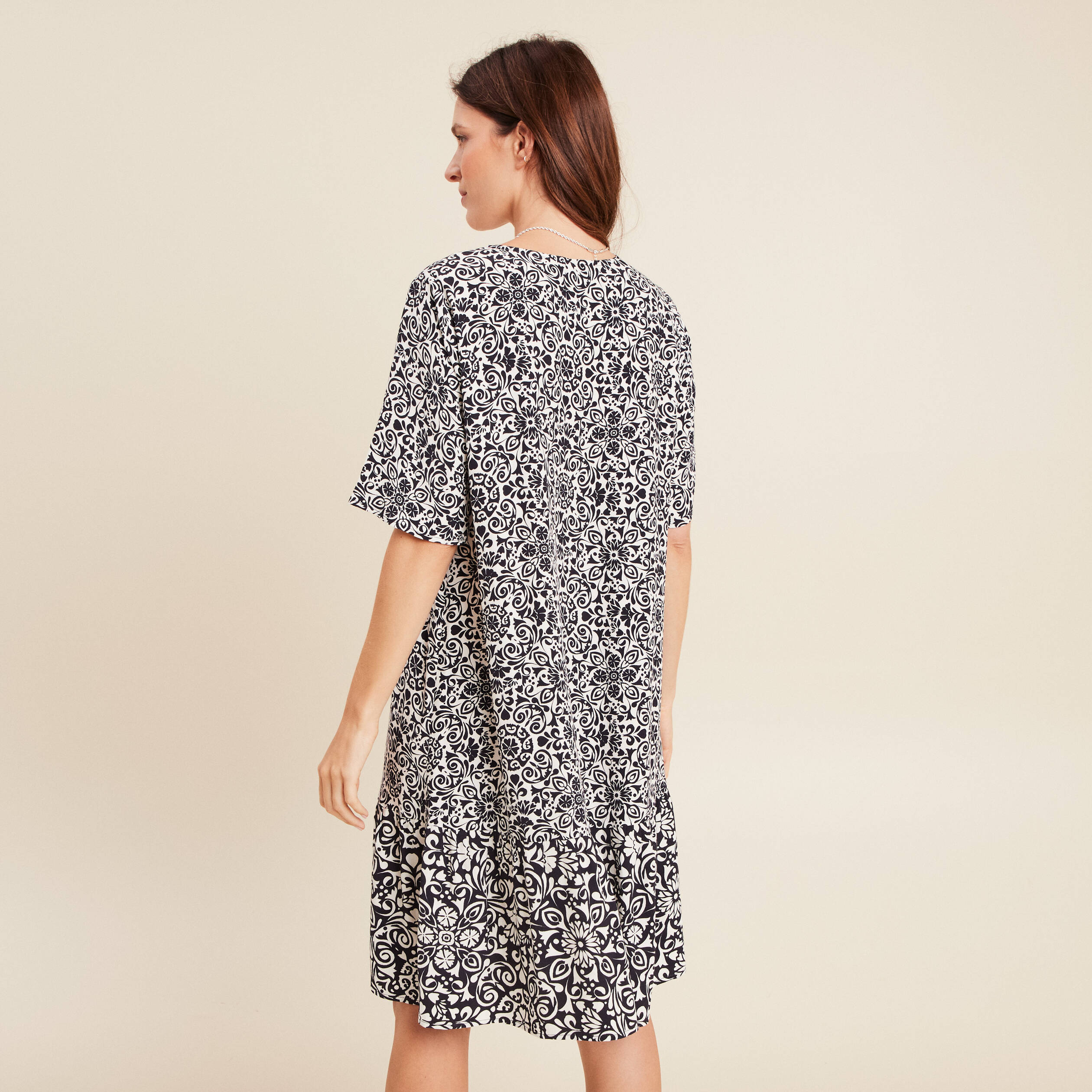robe courte evasee col v bleu marine femme Robe courte évasée col V bleu marine femme