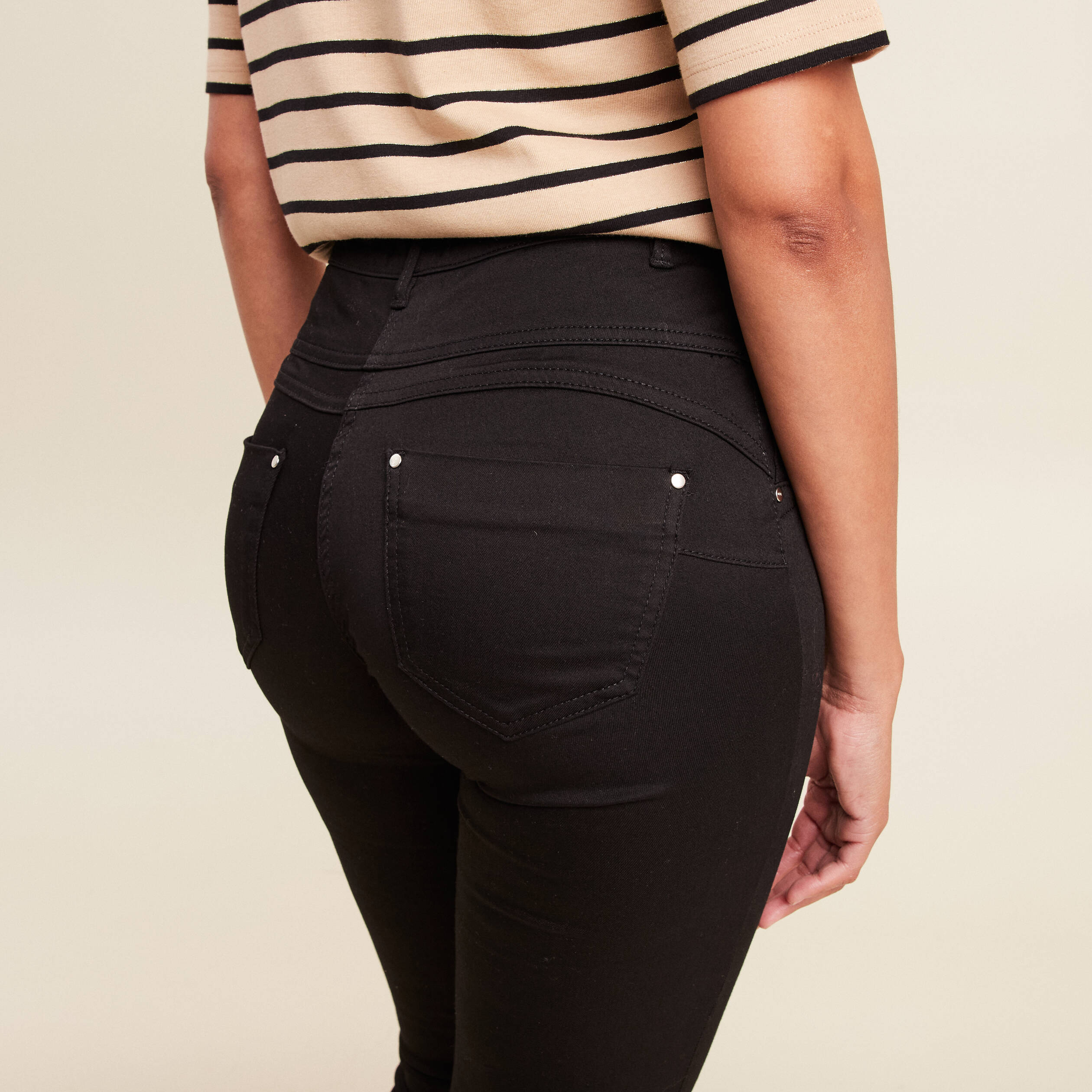 Pantalon magique Le Gainant ajust&eacute; denim noir femme