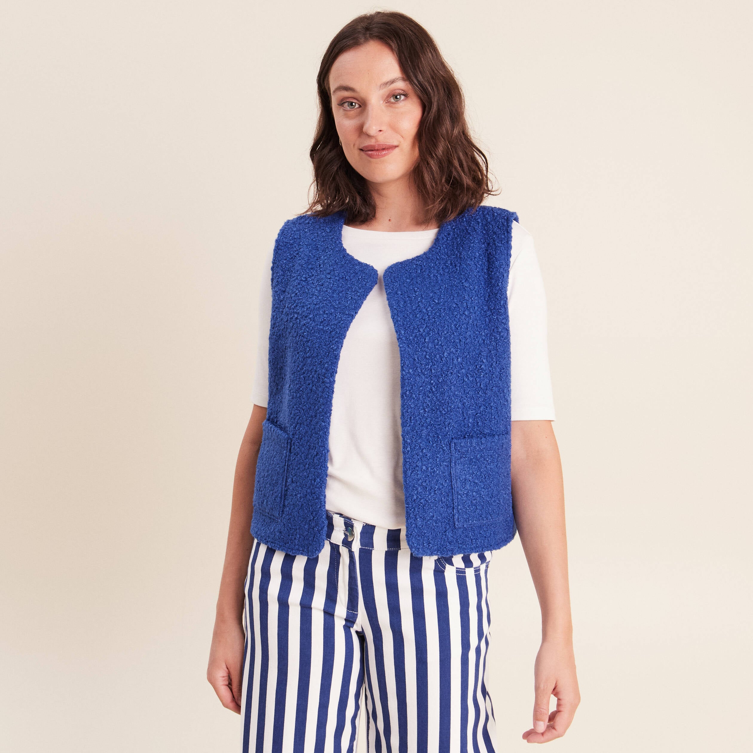 Gilet sans manches bouclette poches bleu fonc&eacute; femme