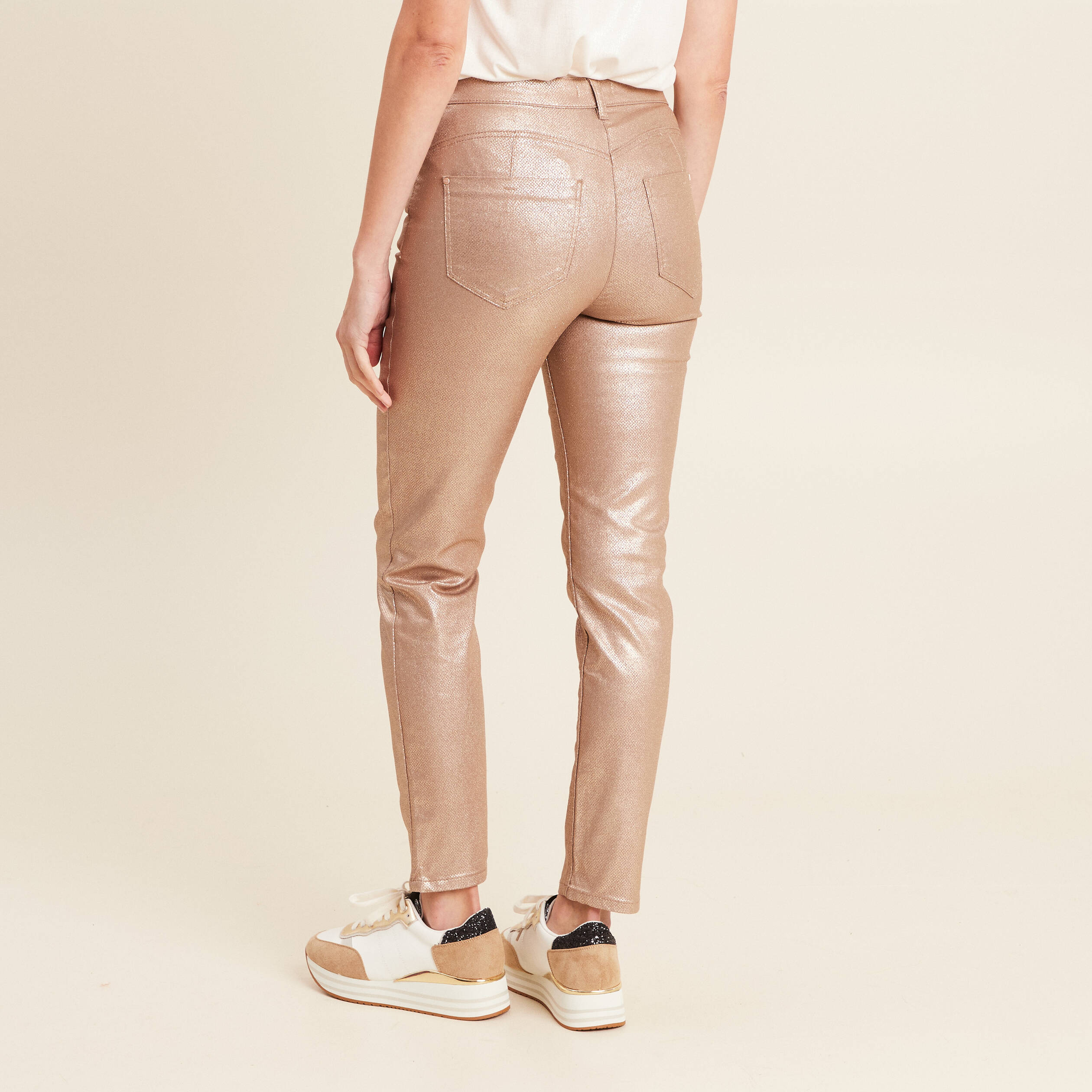 Pantalon ajusté enduit 7/8ème couleur or femme