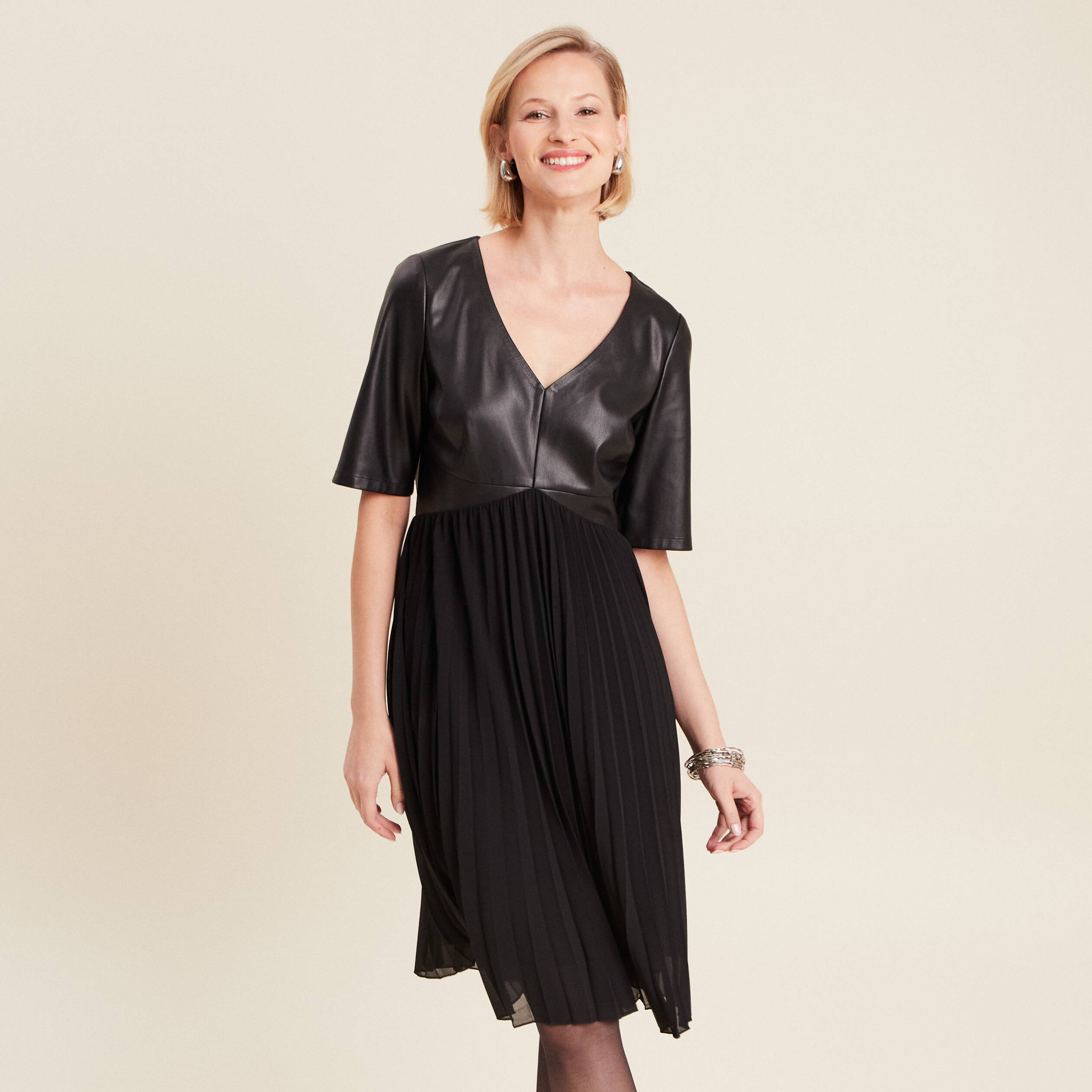 robe evasee plissee noir femme Robe évasée plissée noir femme