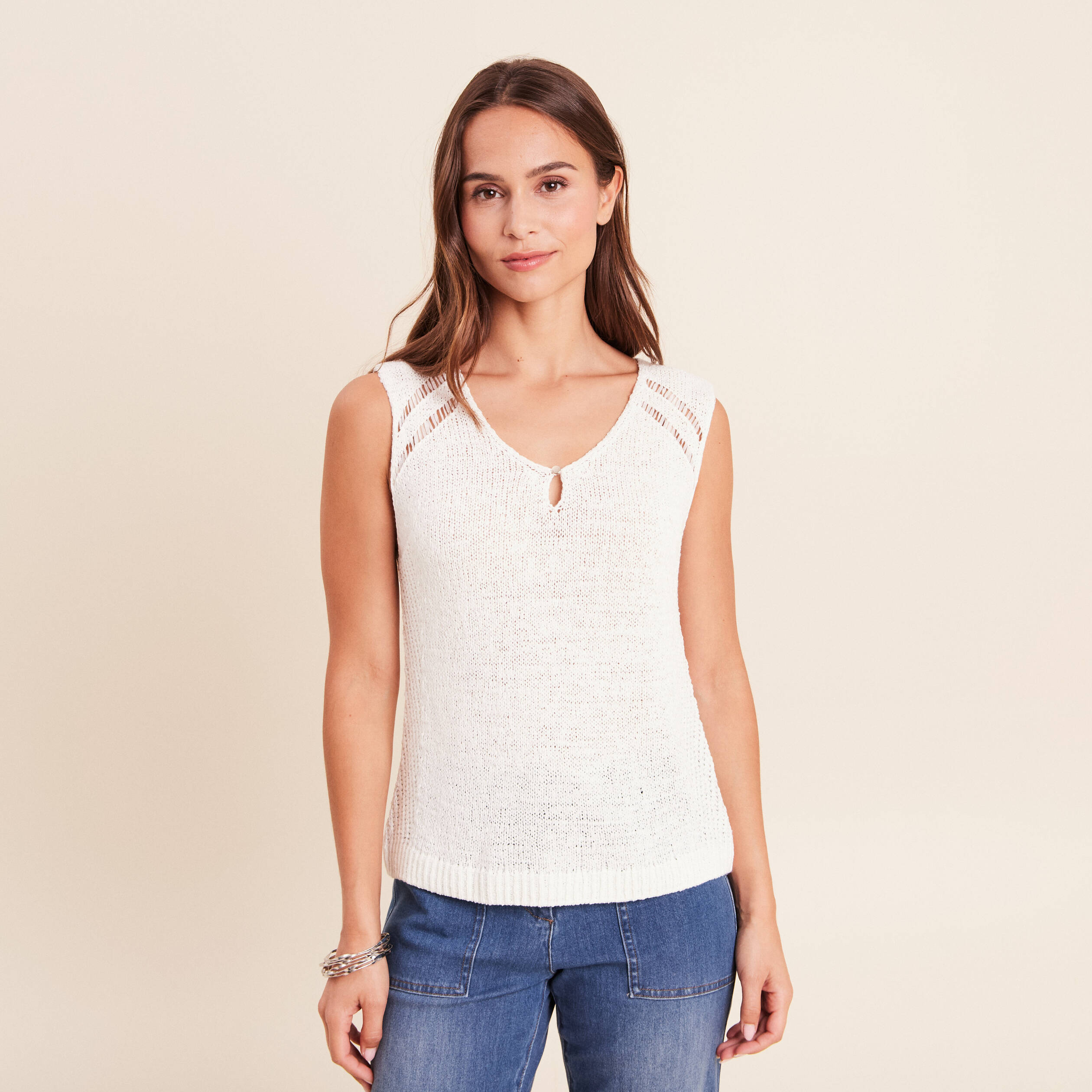 D&eacute;bardeur tricot sans manches blanc femme
