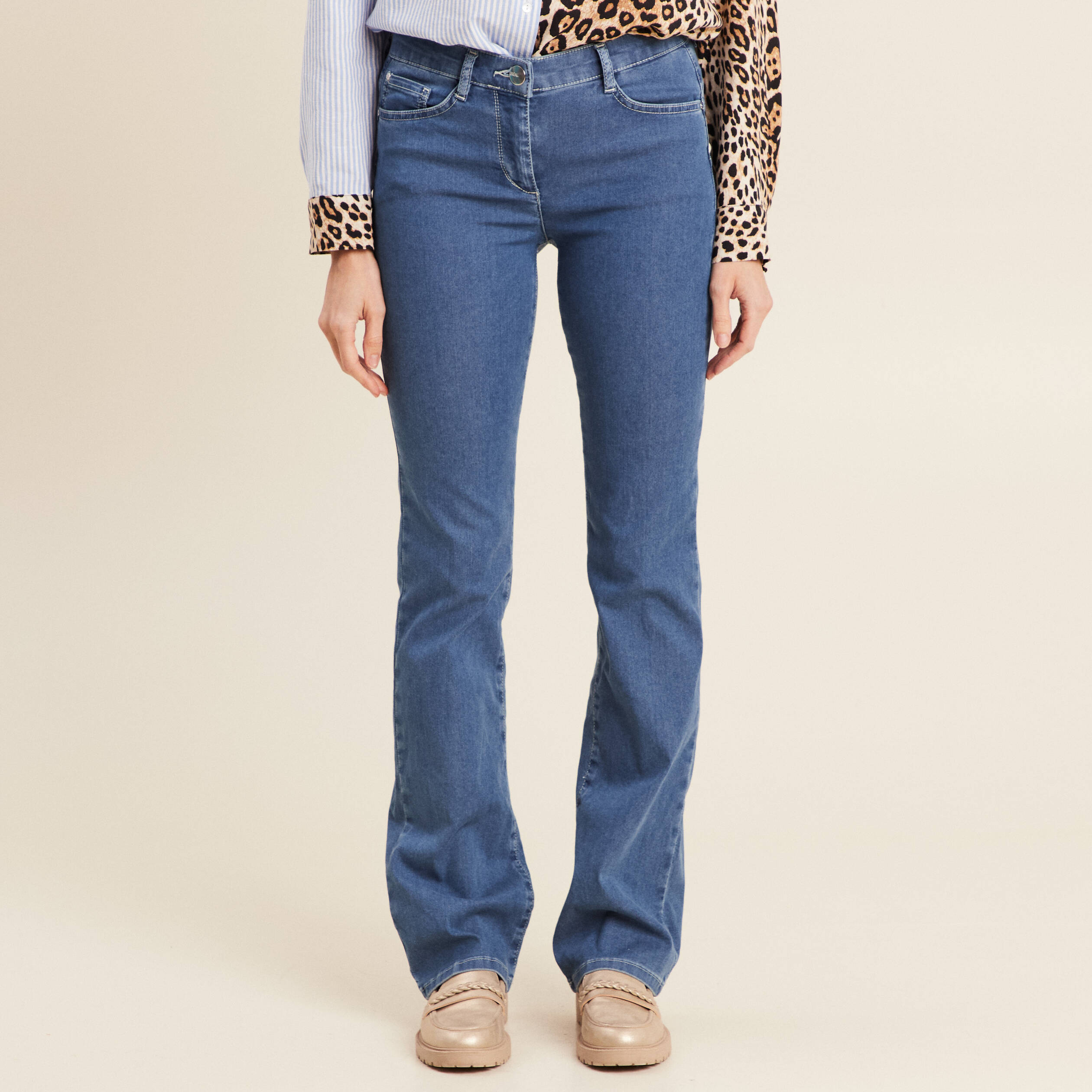 Jean léger bootcut taille basculée denim bleach femme