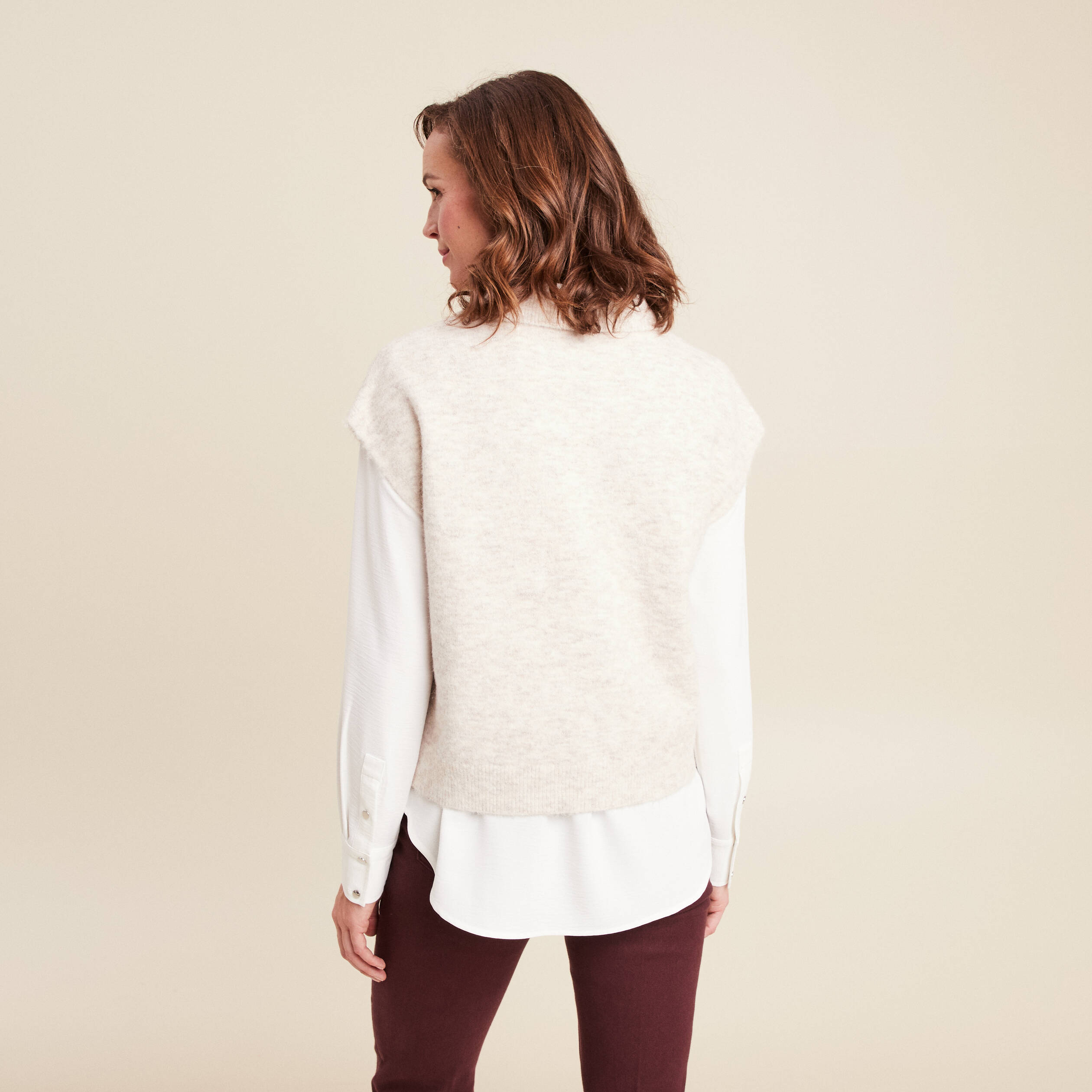 pull sans manches col chemise beige femme Pull sans manches col chemise beige femme