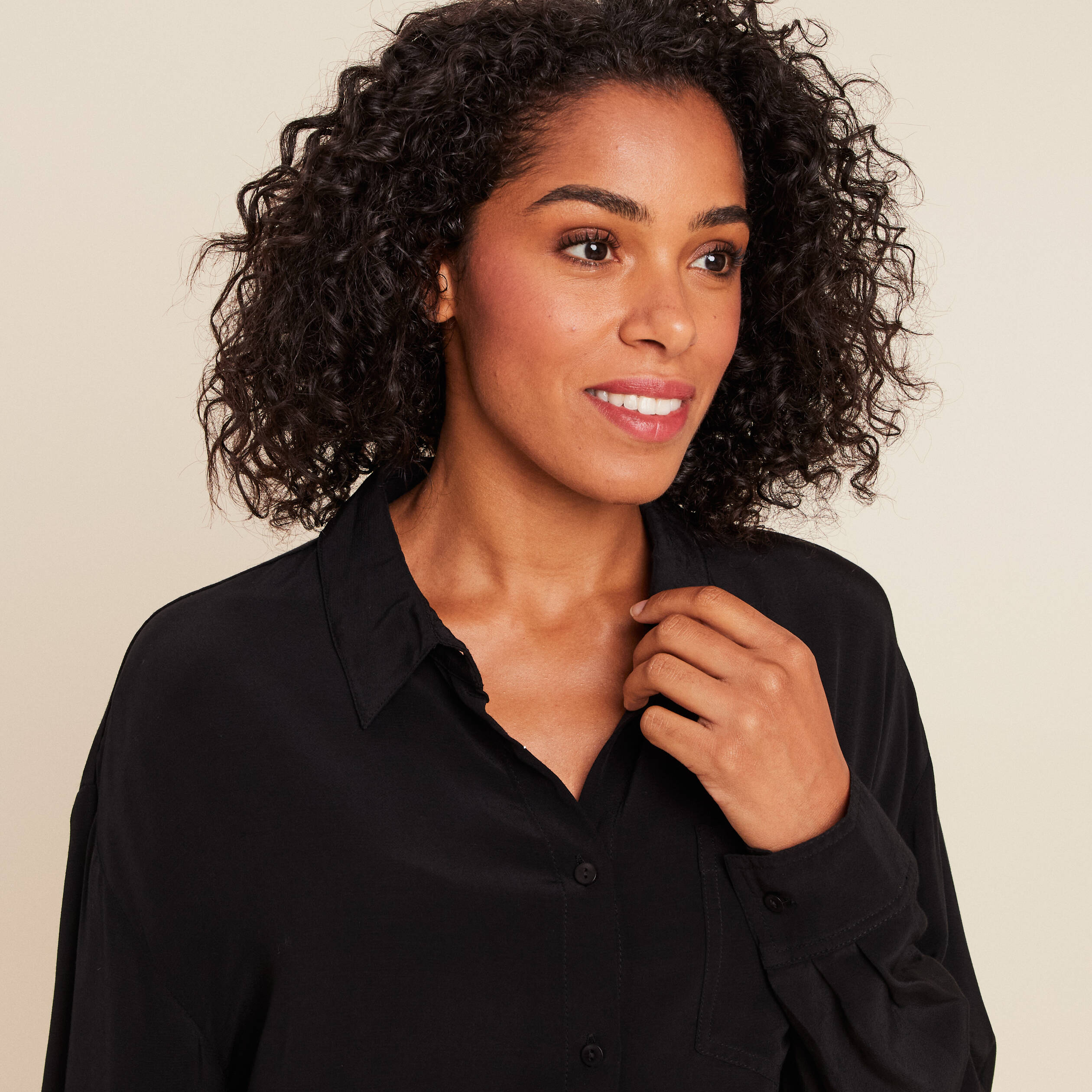 Chemise ample mi-longue en crêpe noir femme Bréal