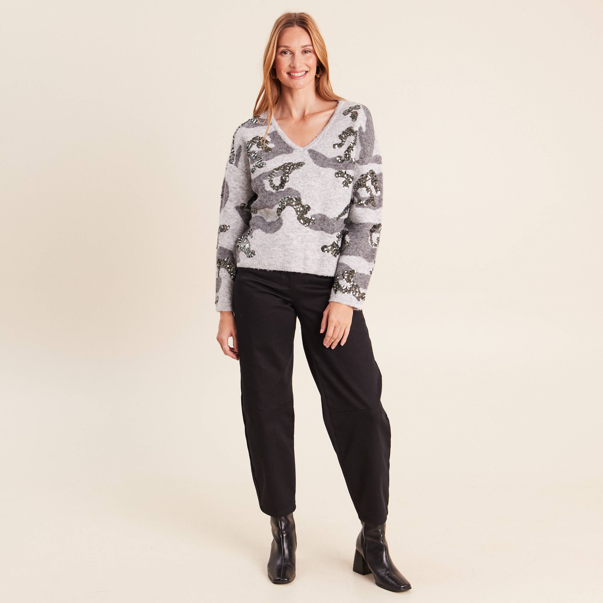 Pull col v &agrave; sequins gris femme