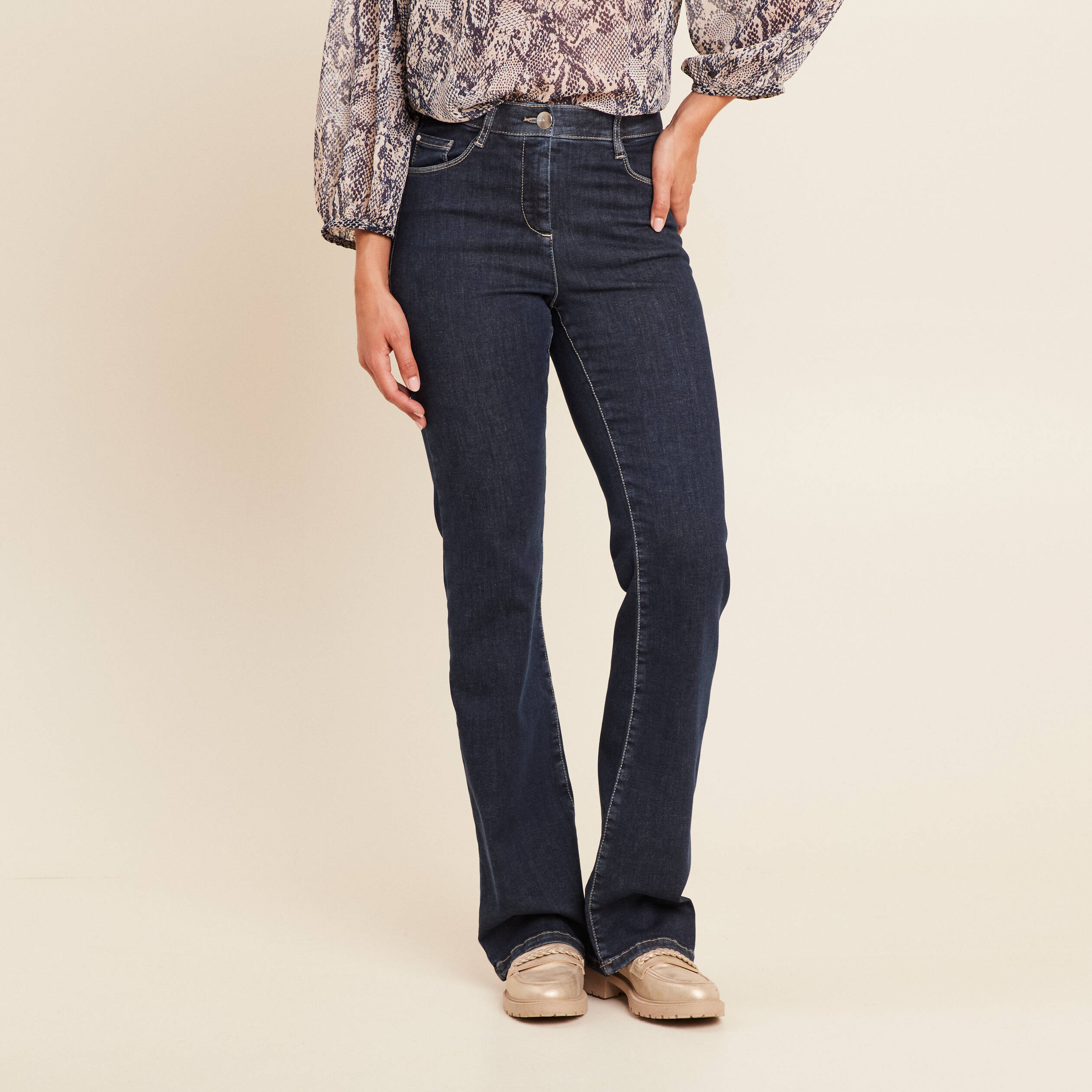 Jean magique L'Unique coupe bootcut denim brut femme