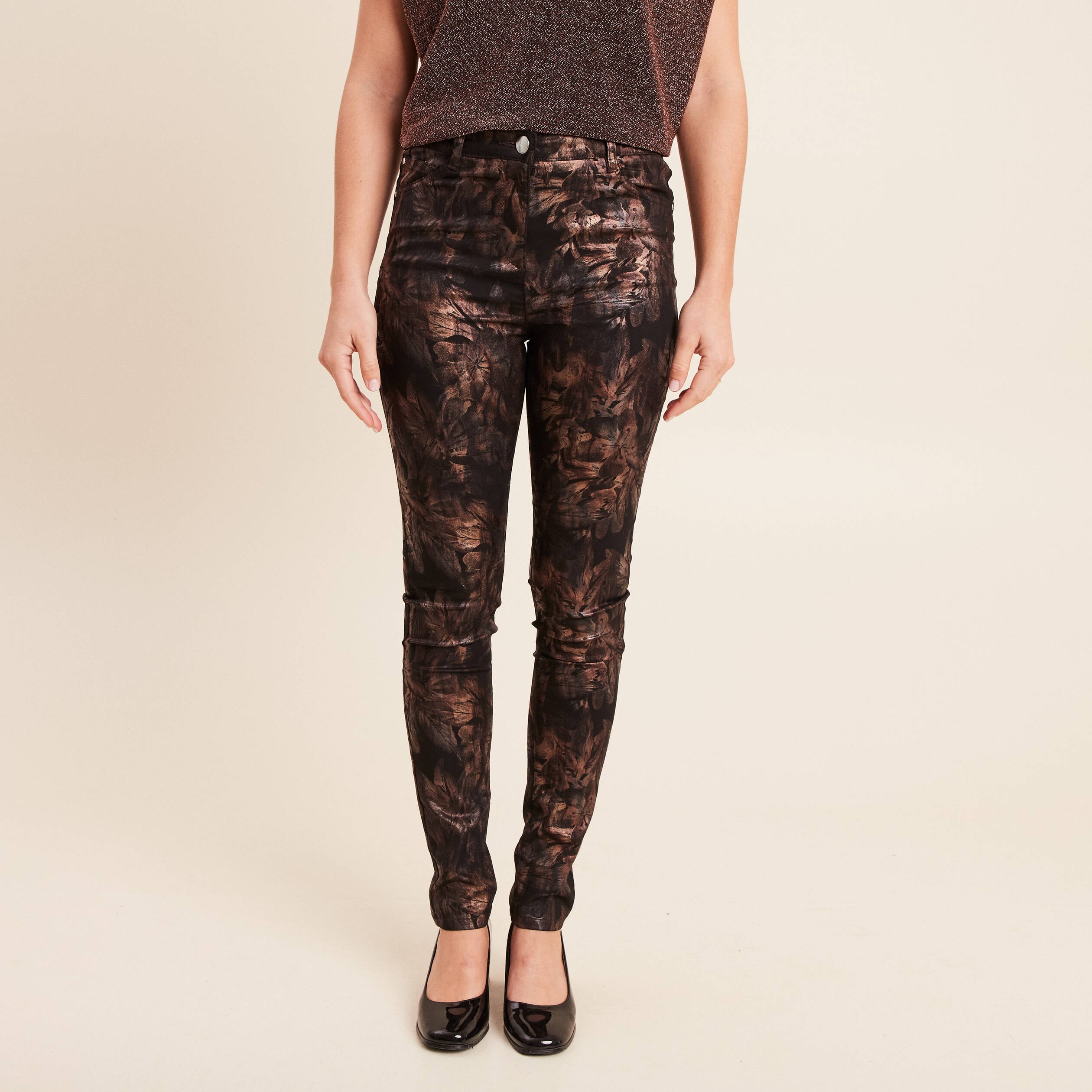 Pantalon ajust&eacute; noir femme