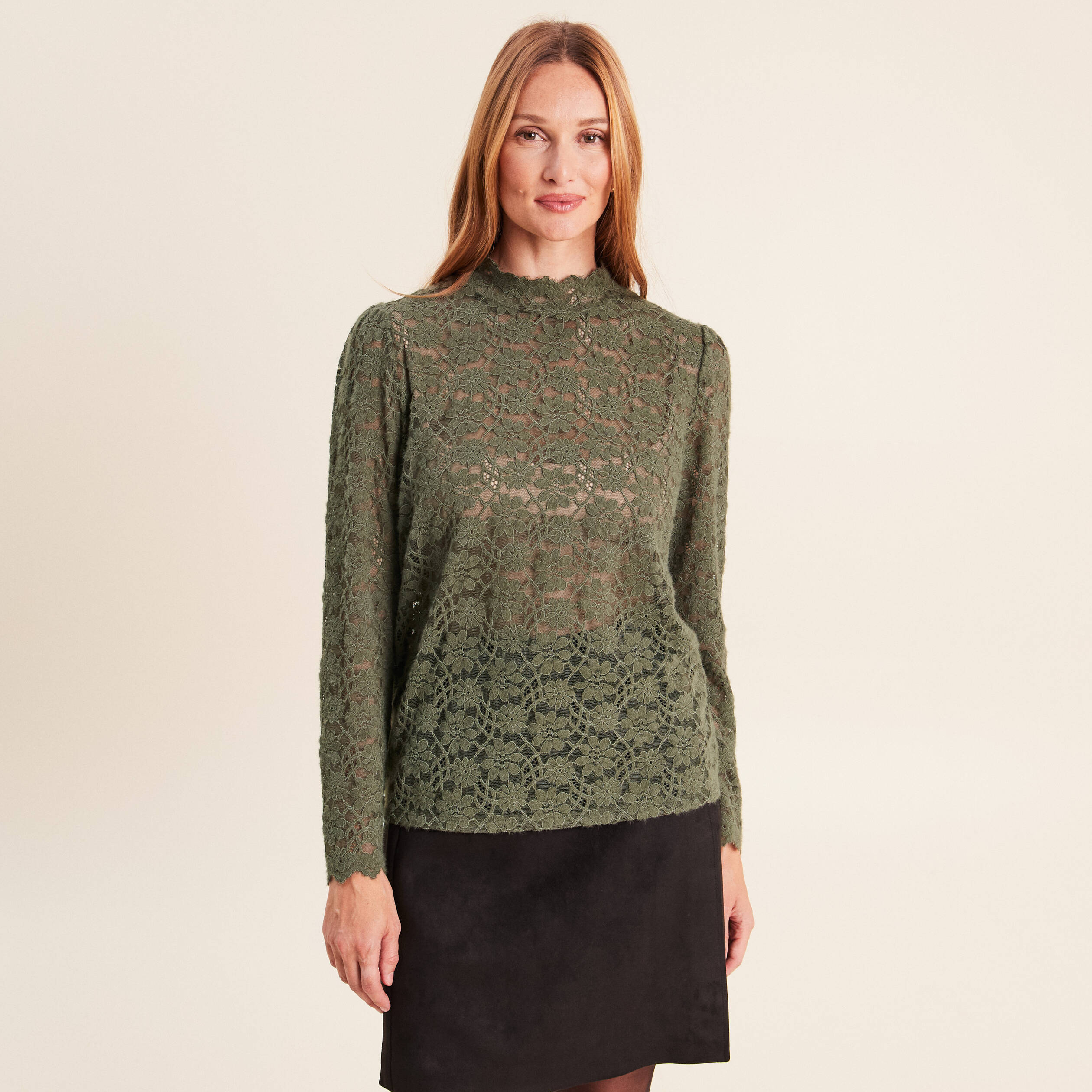 T-shirt cintr&eacute; col montant dentelle vert kaki femme