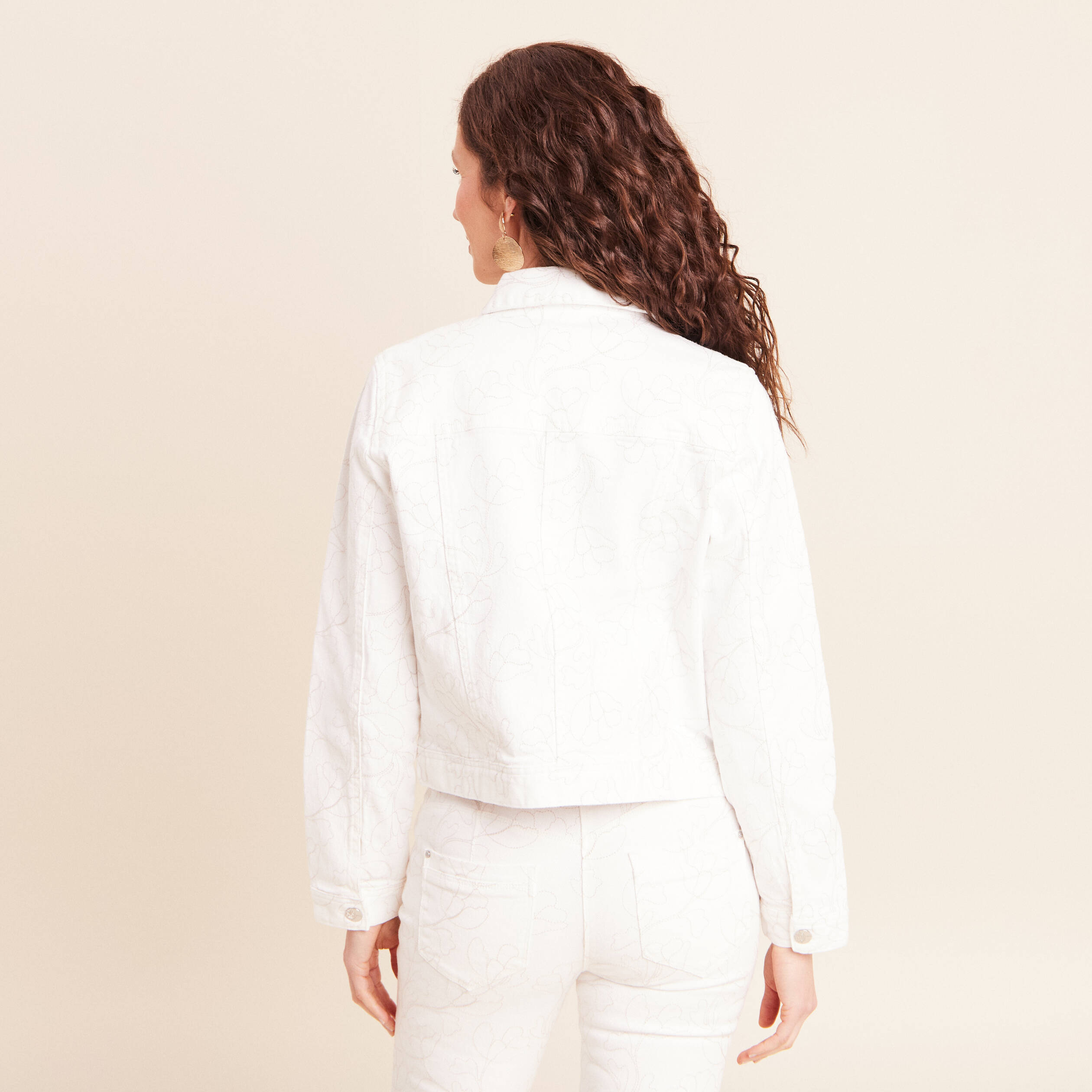 Veste cintr&eacute;e en jean avec broderies blanc femme
