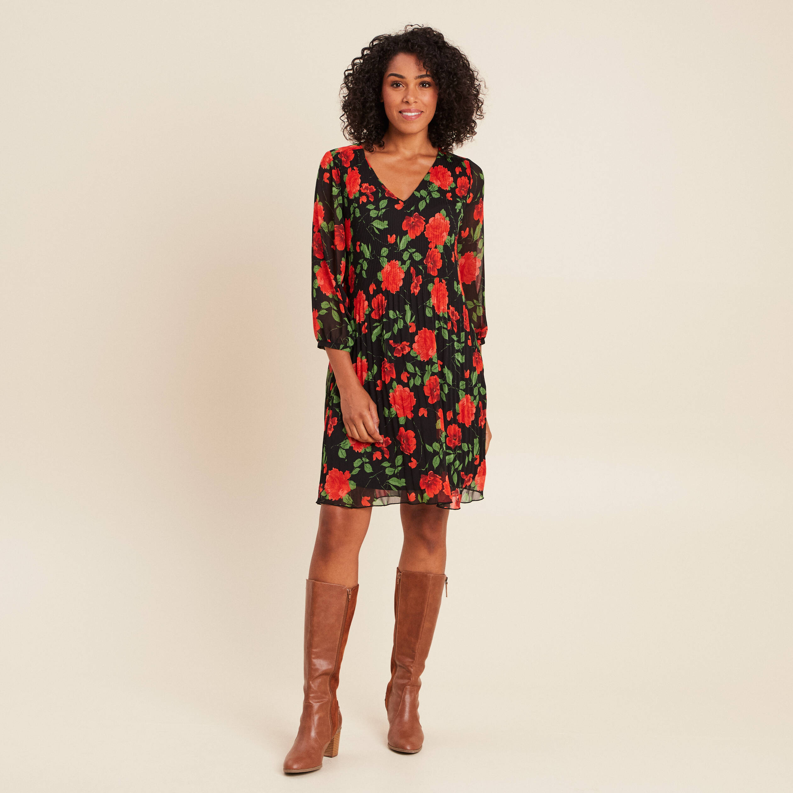 Robe courte &eacute;vas&eacute;e pliss&eacute;e manches 3/4 rouge femme