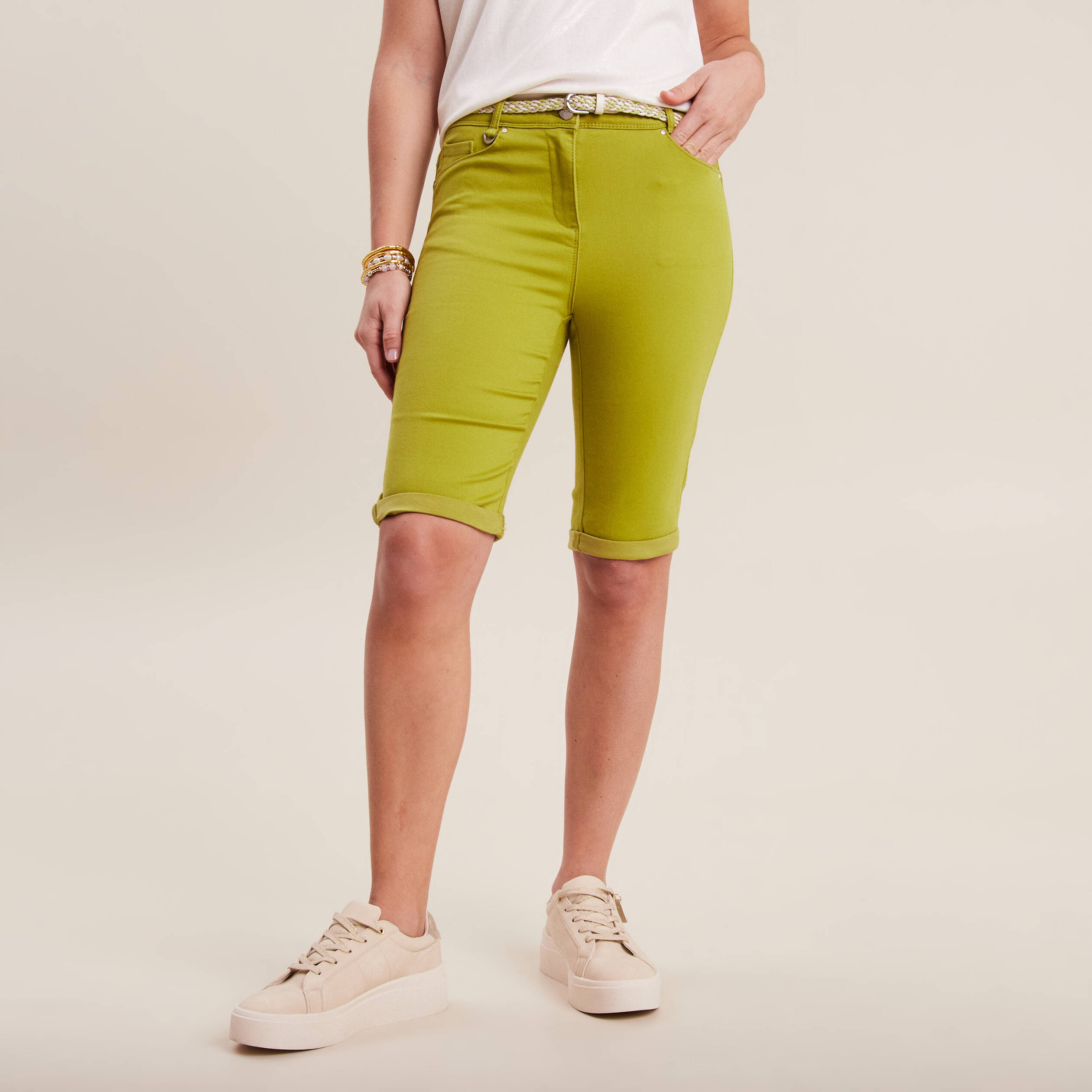 Bermuda ajusté ceinturé vert olive femme