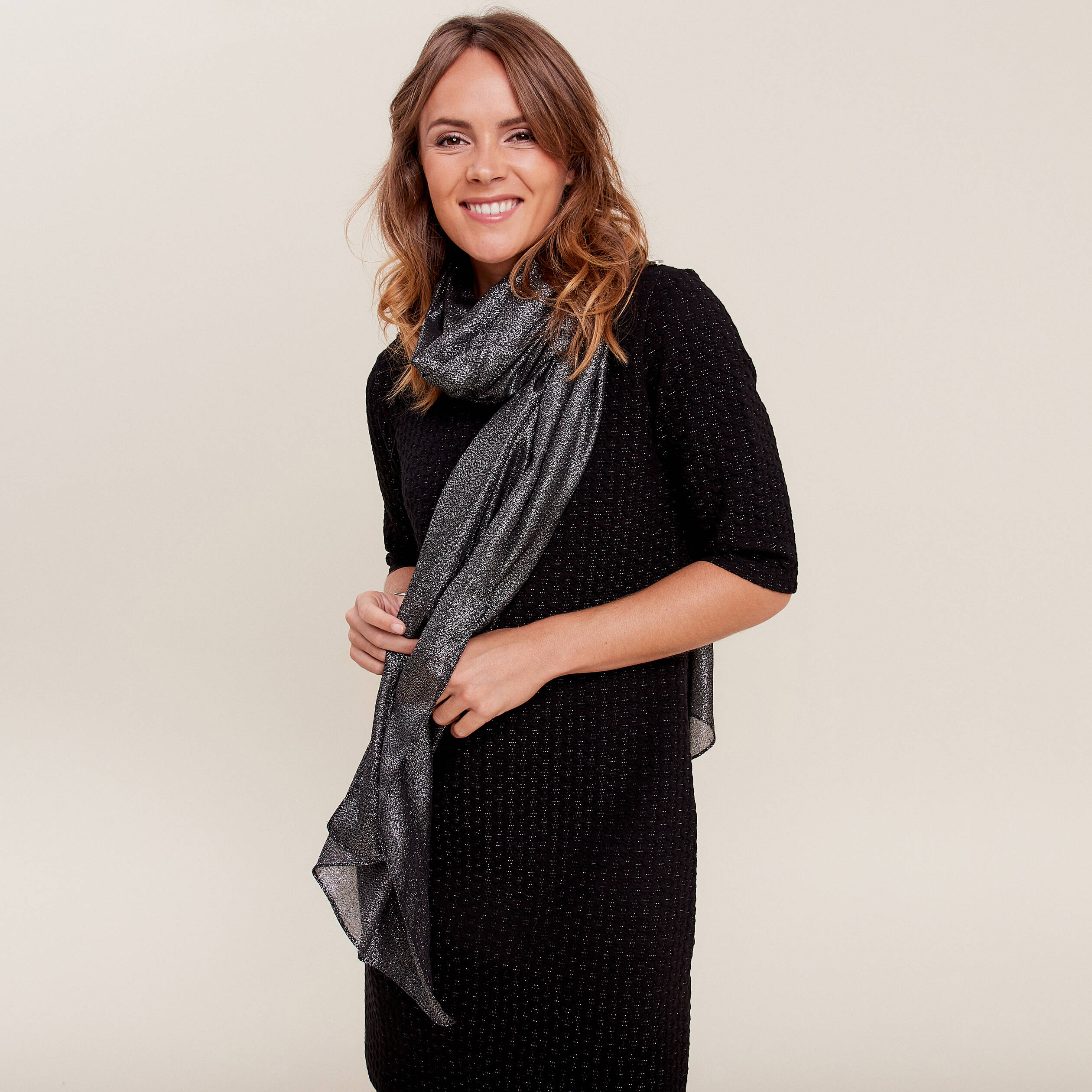 Foulard fils métallisés noir femme