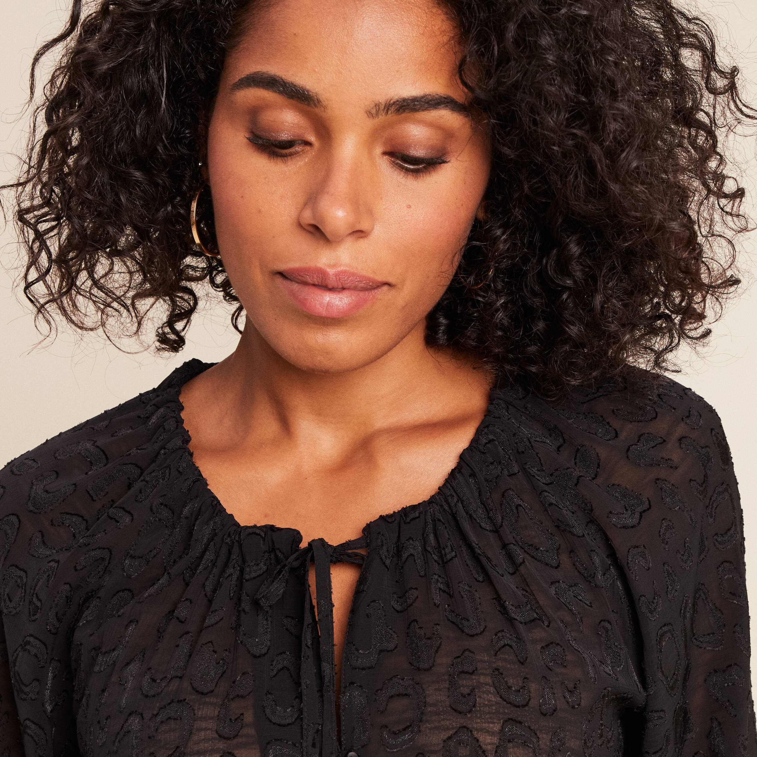 Blouse fluide col v manches longues noir femme