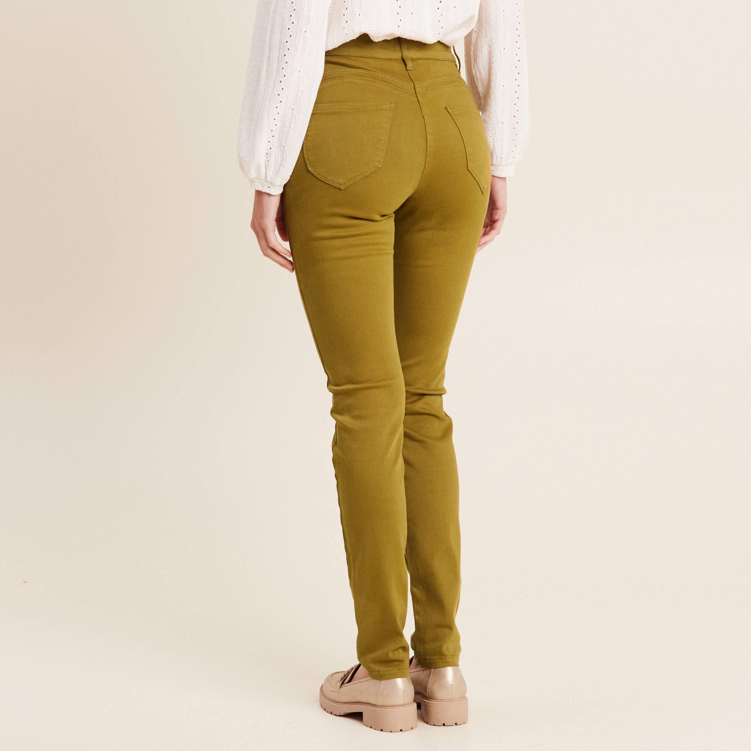 Jean magique ajusté taille standard vert olive femme