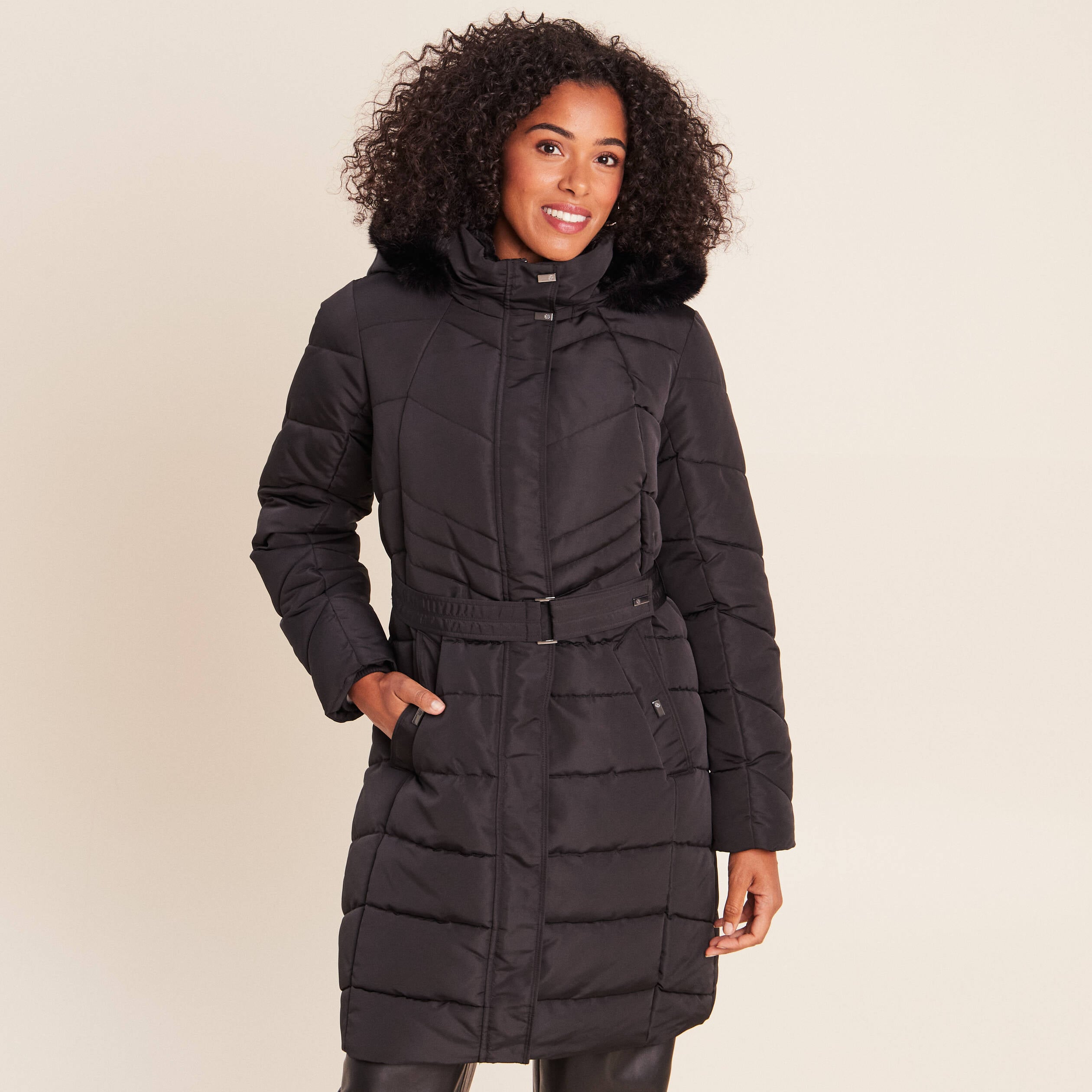 Doudoune cintr&eacute;e &agrave; capuche doubl&eacute;e noir femme
