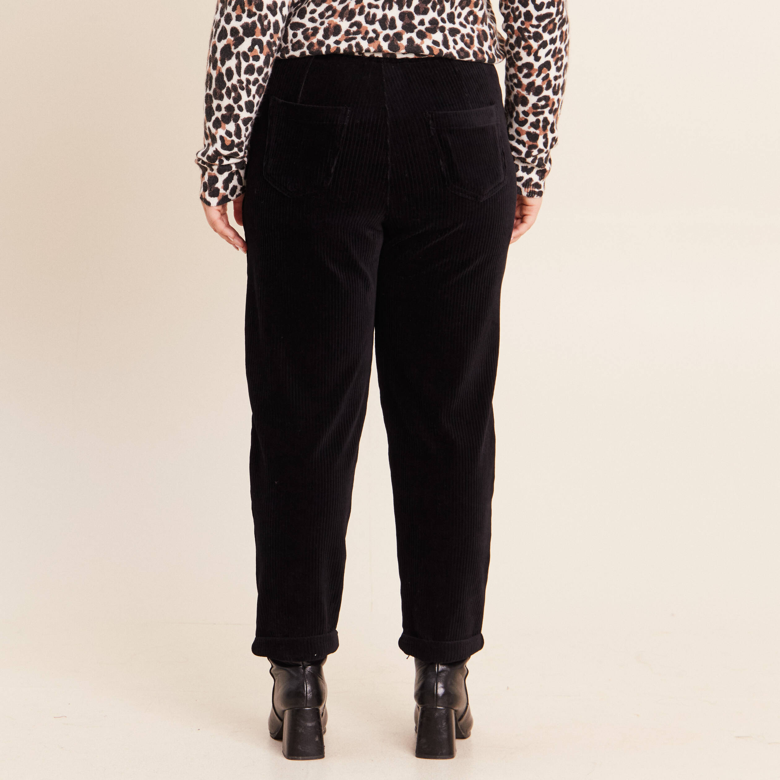 Pantalon coupe mom en velours noir femme