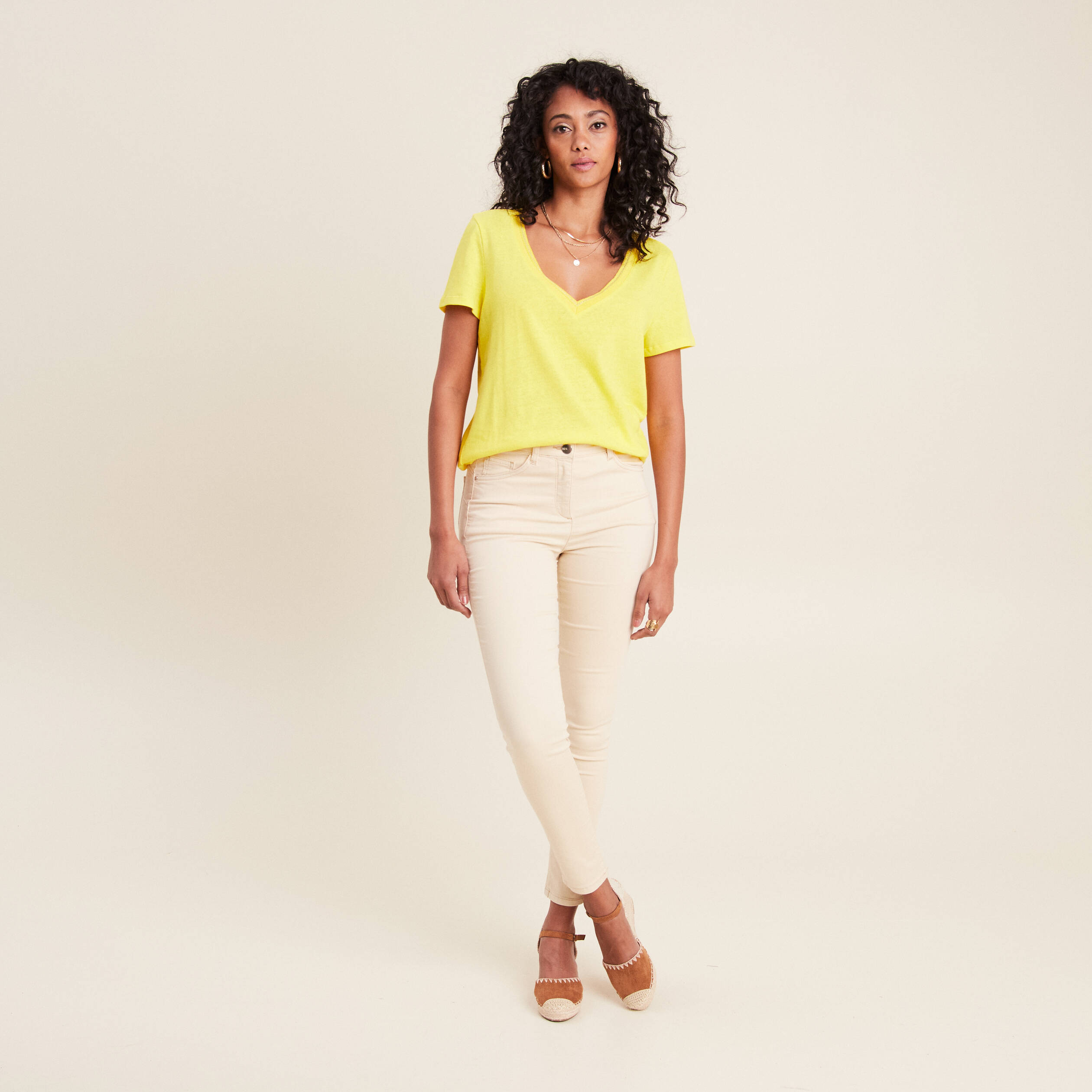 T-shirt manches courtes col en V jaune femme