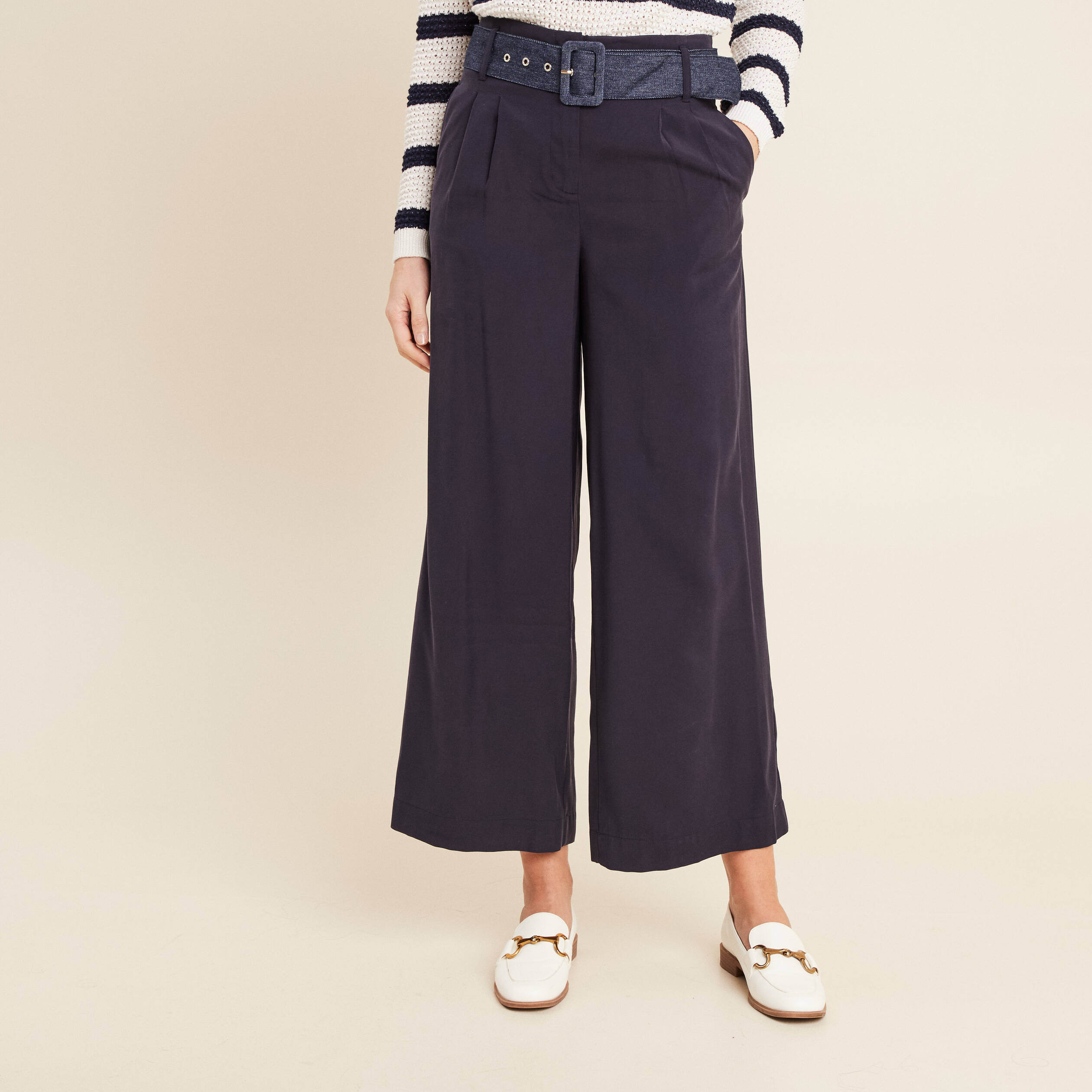 Pantalon large ceinturé bleu foncé femme