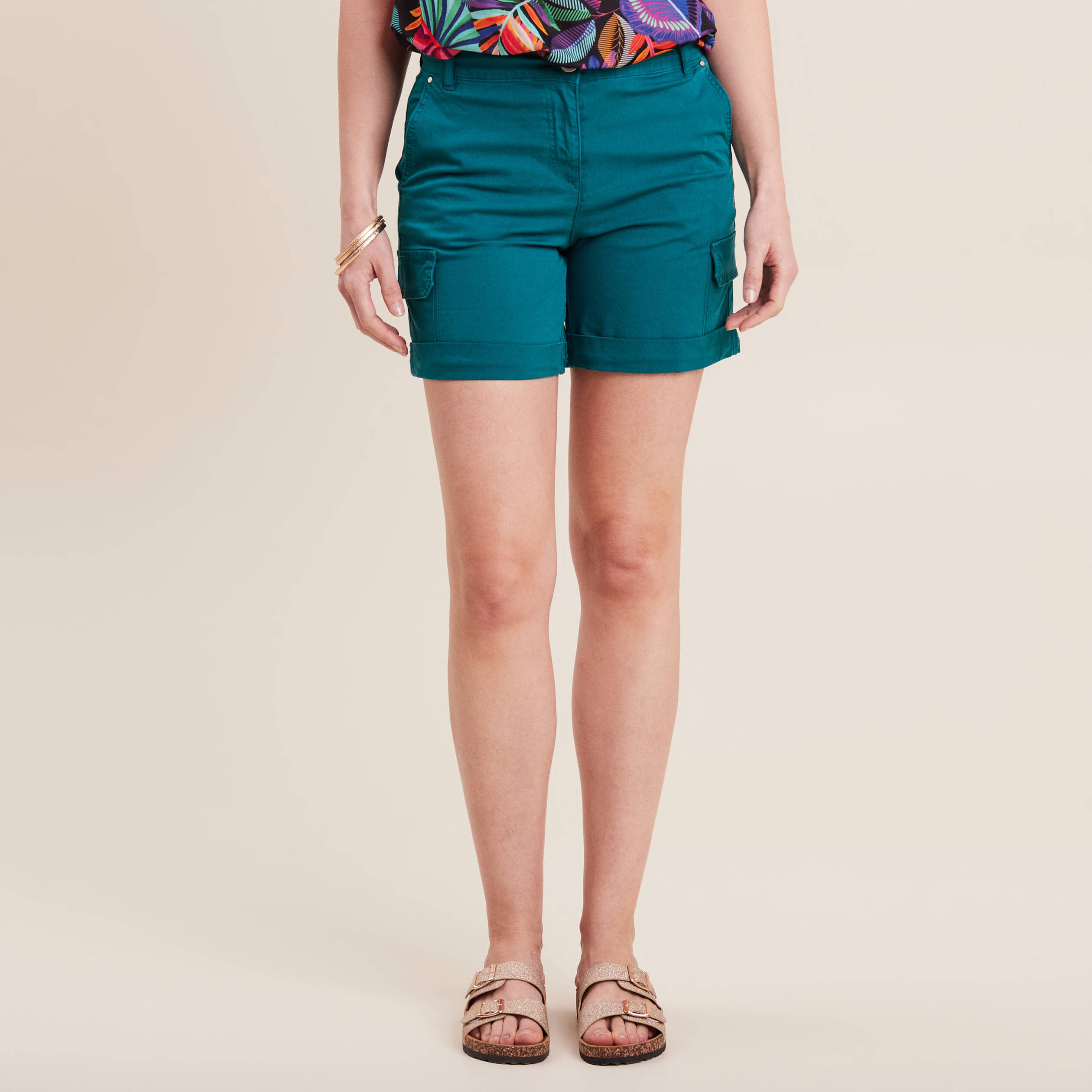 Short ajust&eacute; &agrave; rabats vert femme