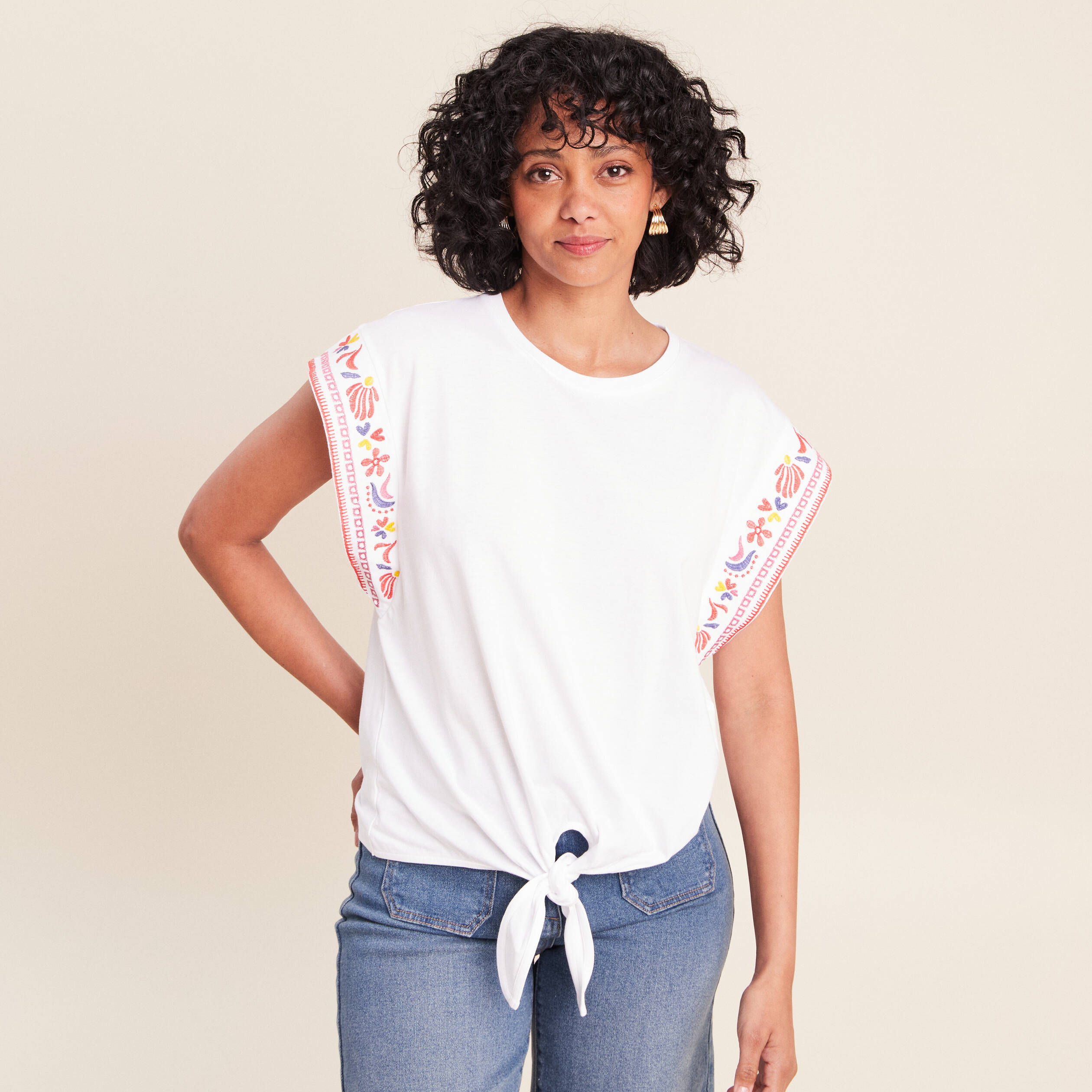 T-shirt broderie bas resserr&eacute; blanc femme