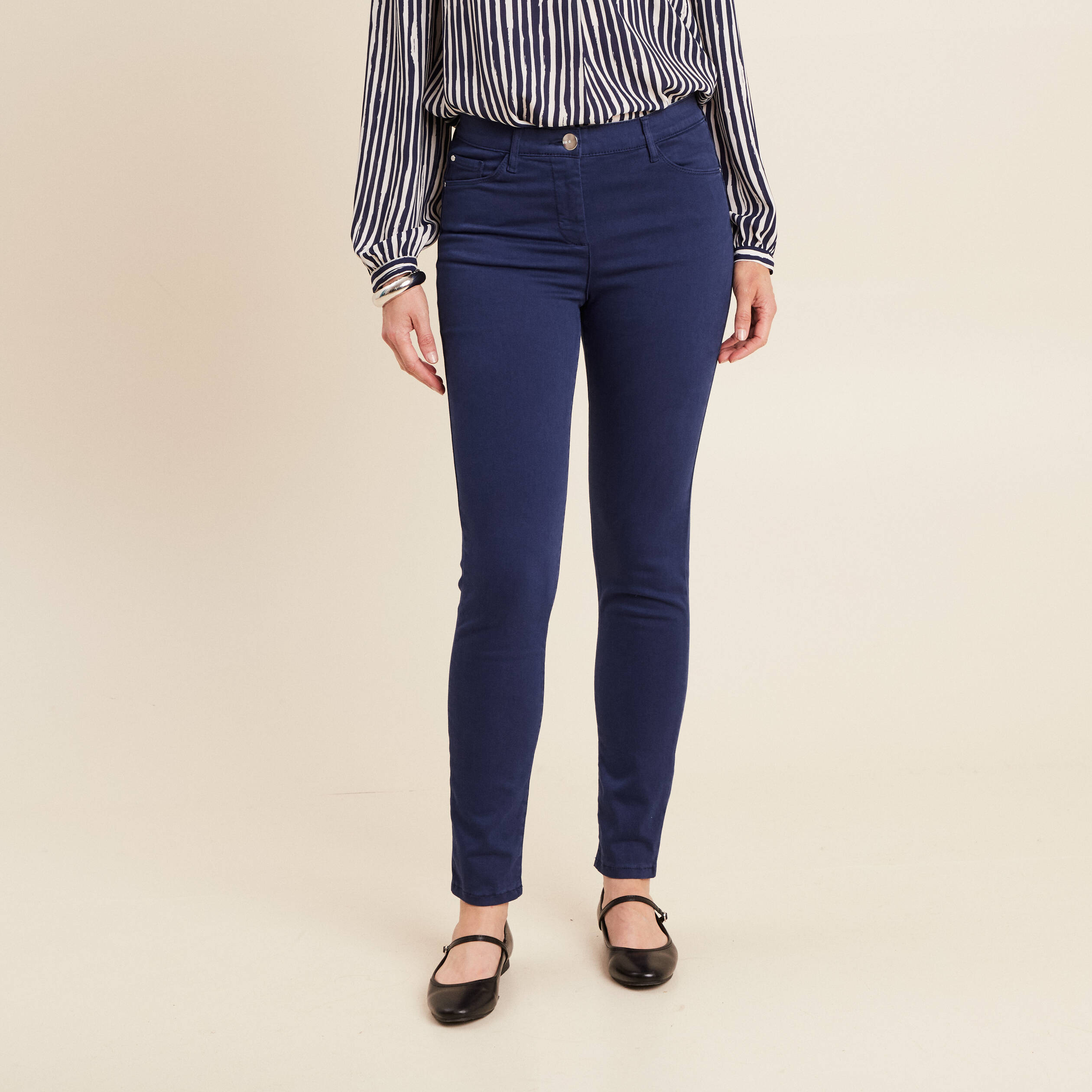 Jean magique L'Unique coupe ajust&eacute;e bleu marine femme