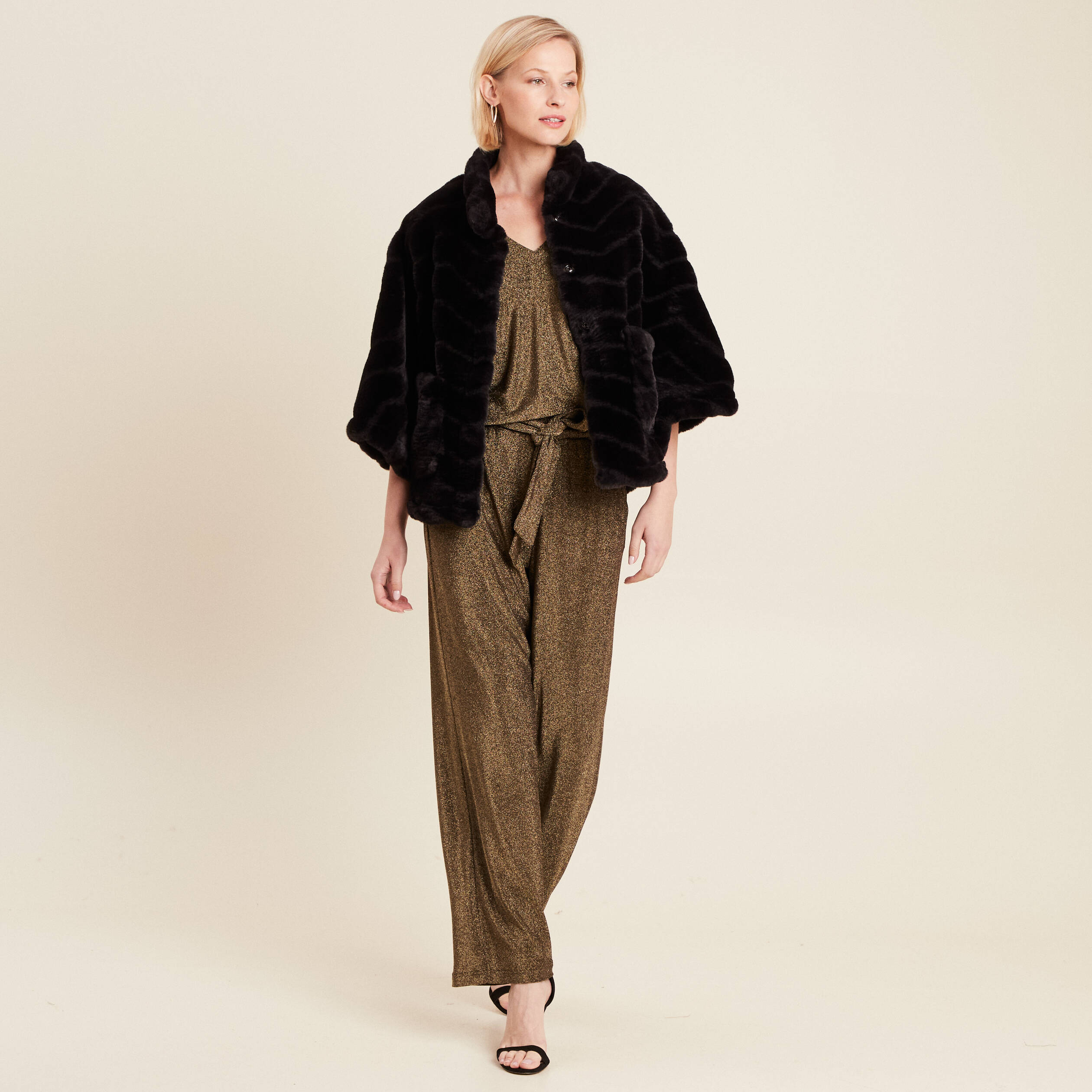 Cape fausse fourrure noir femme