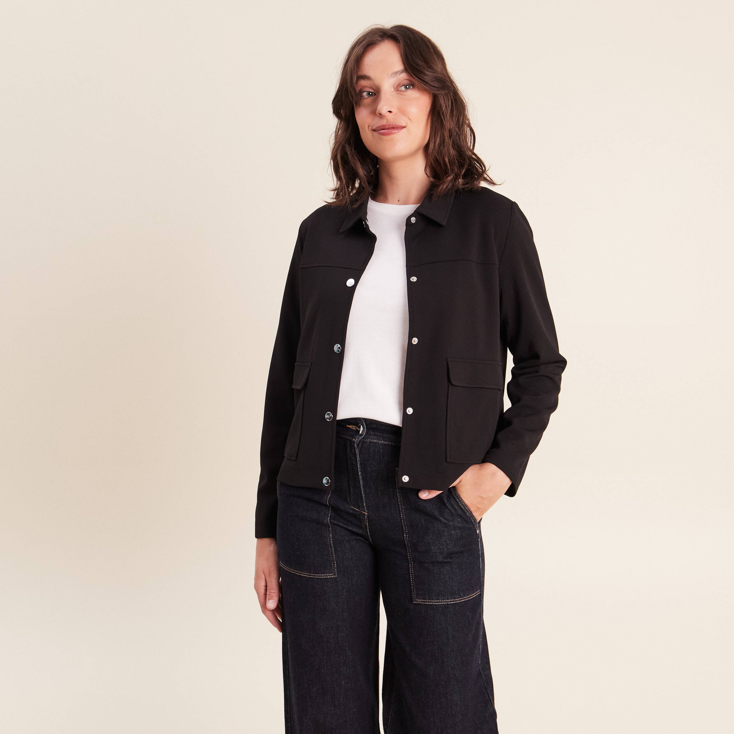 Veste courte droite manches longues noir femme