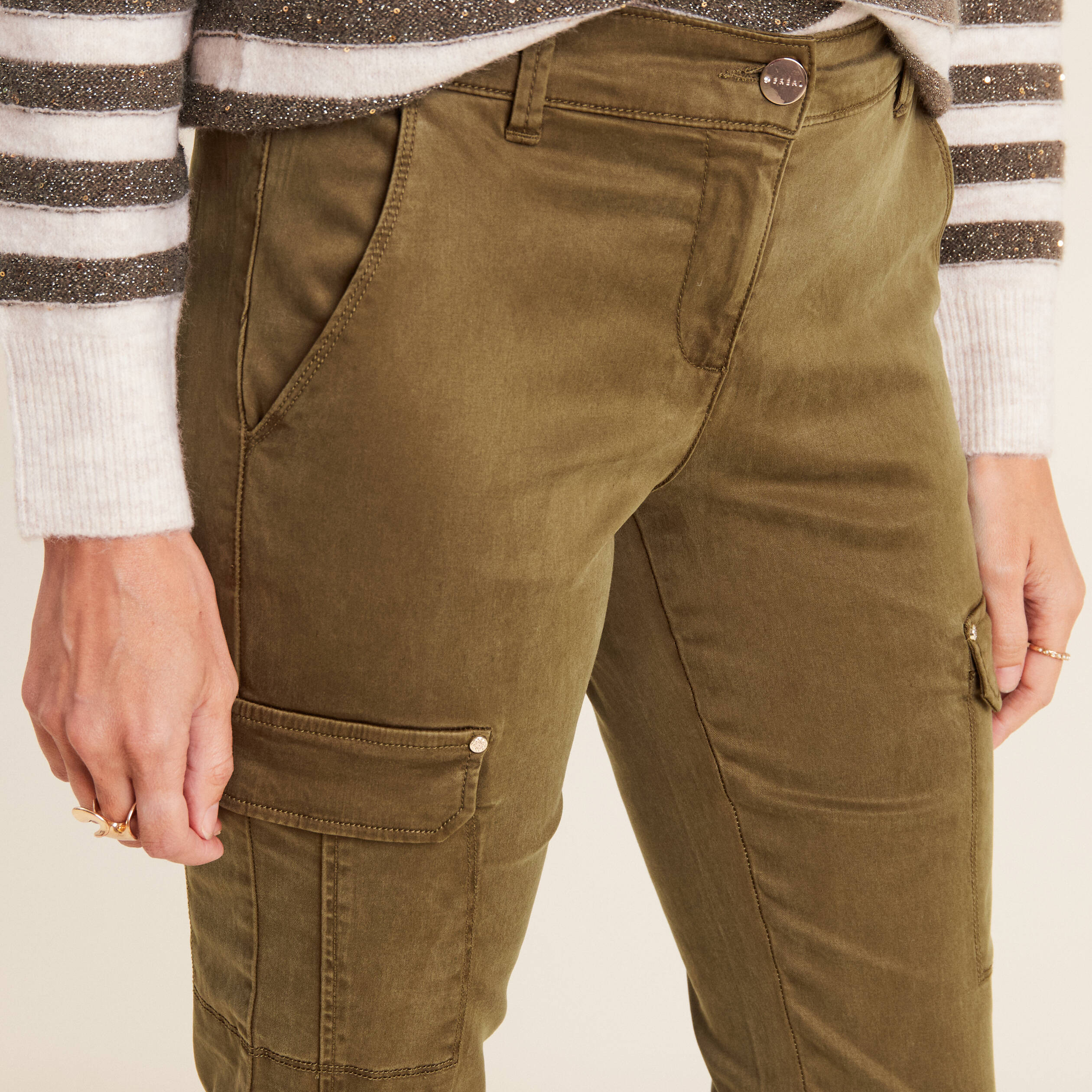 Pantalon ajusté satin 7/8ème vert olive femme