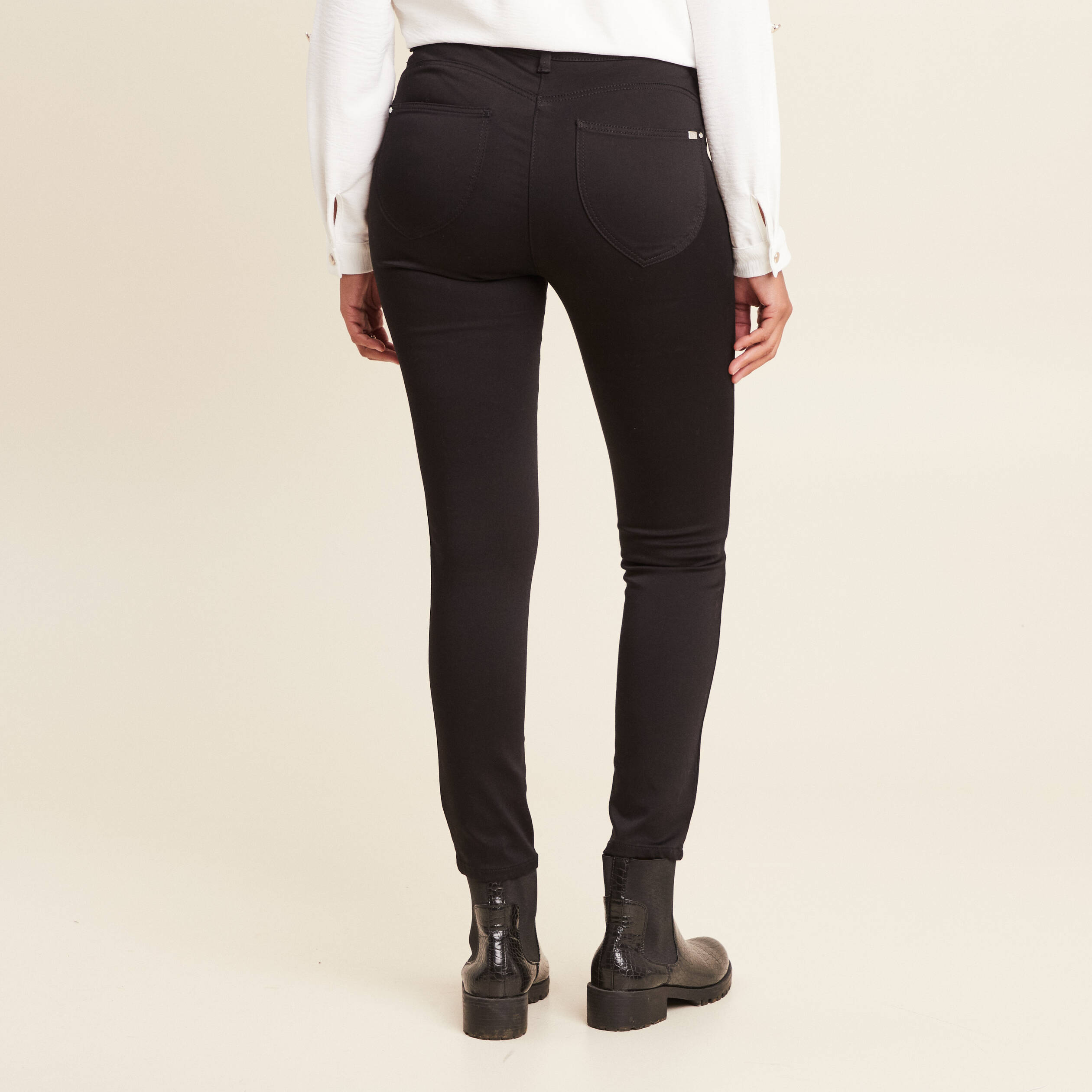 Pantalon ajusté détails perles noir femme