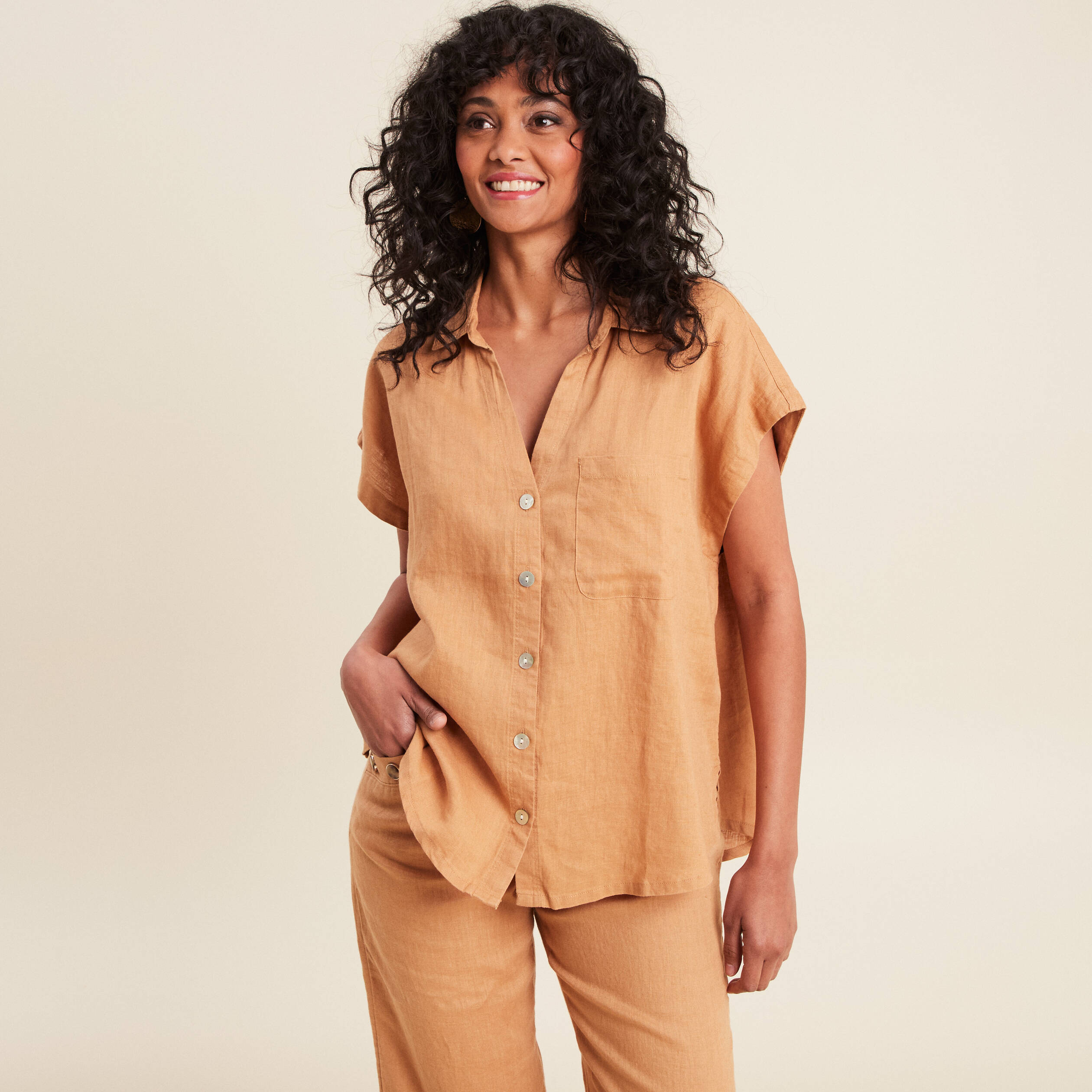 Chemise sans manches beige femme