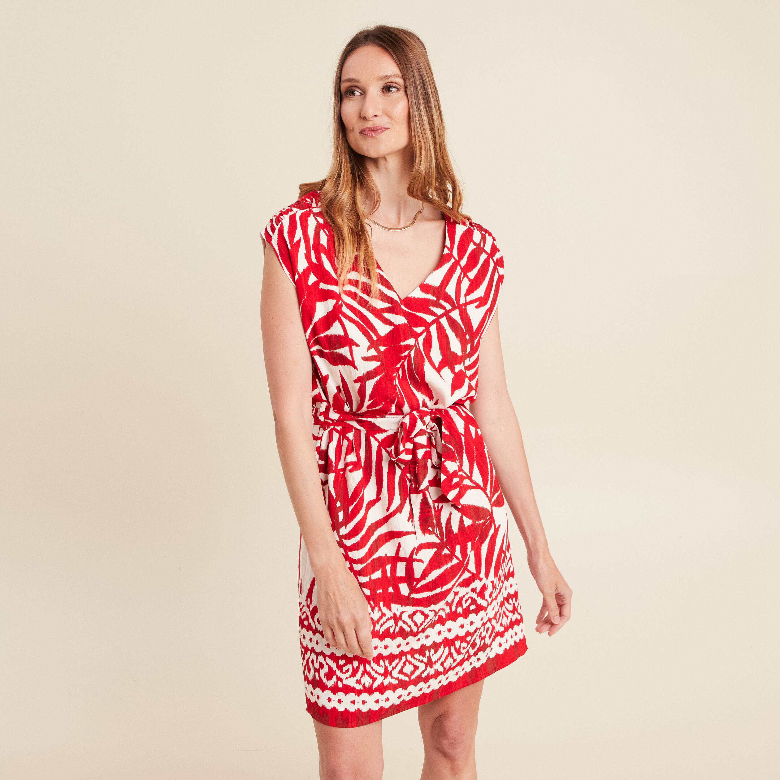 Robe droite courte col V manches courtes ecru femme