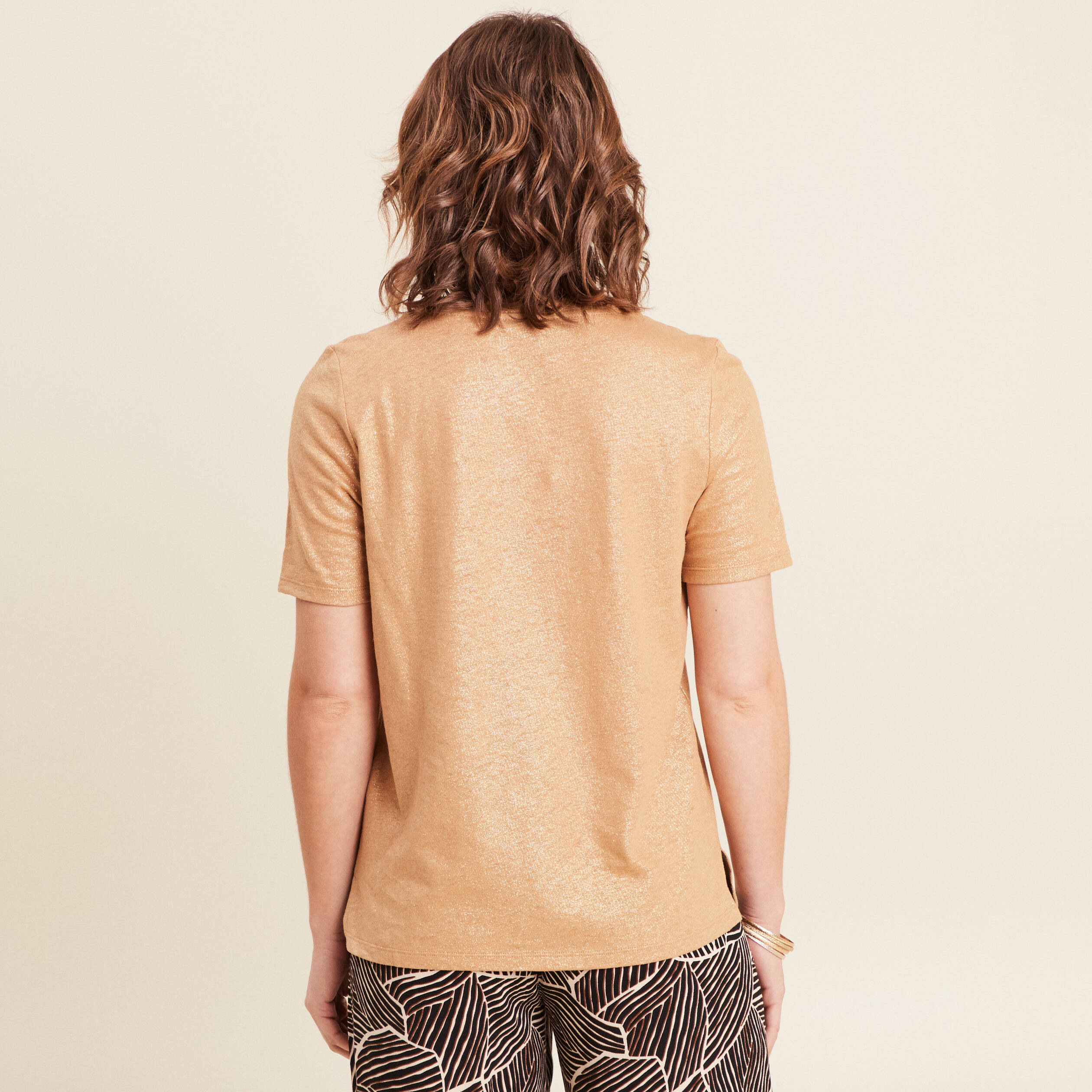 T-shirt col V manches courtes beige femme