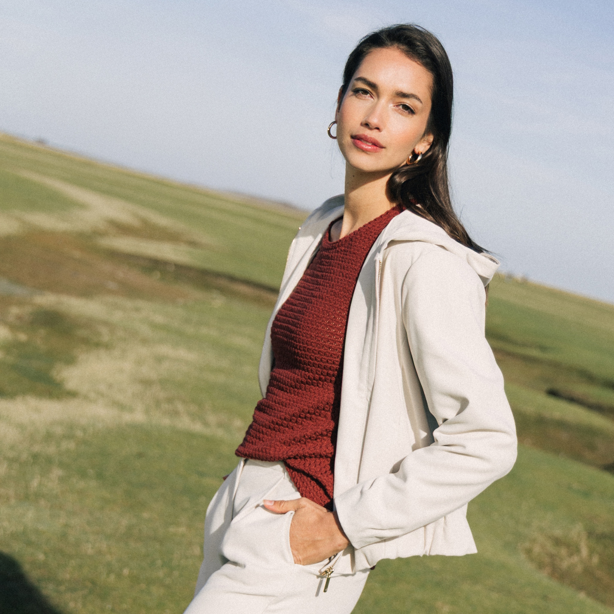 Veste zipp&eacute;e avec capuche sable femme