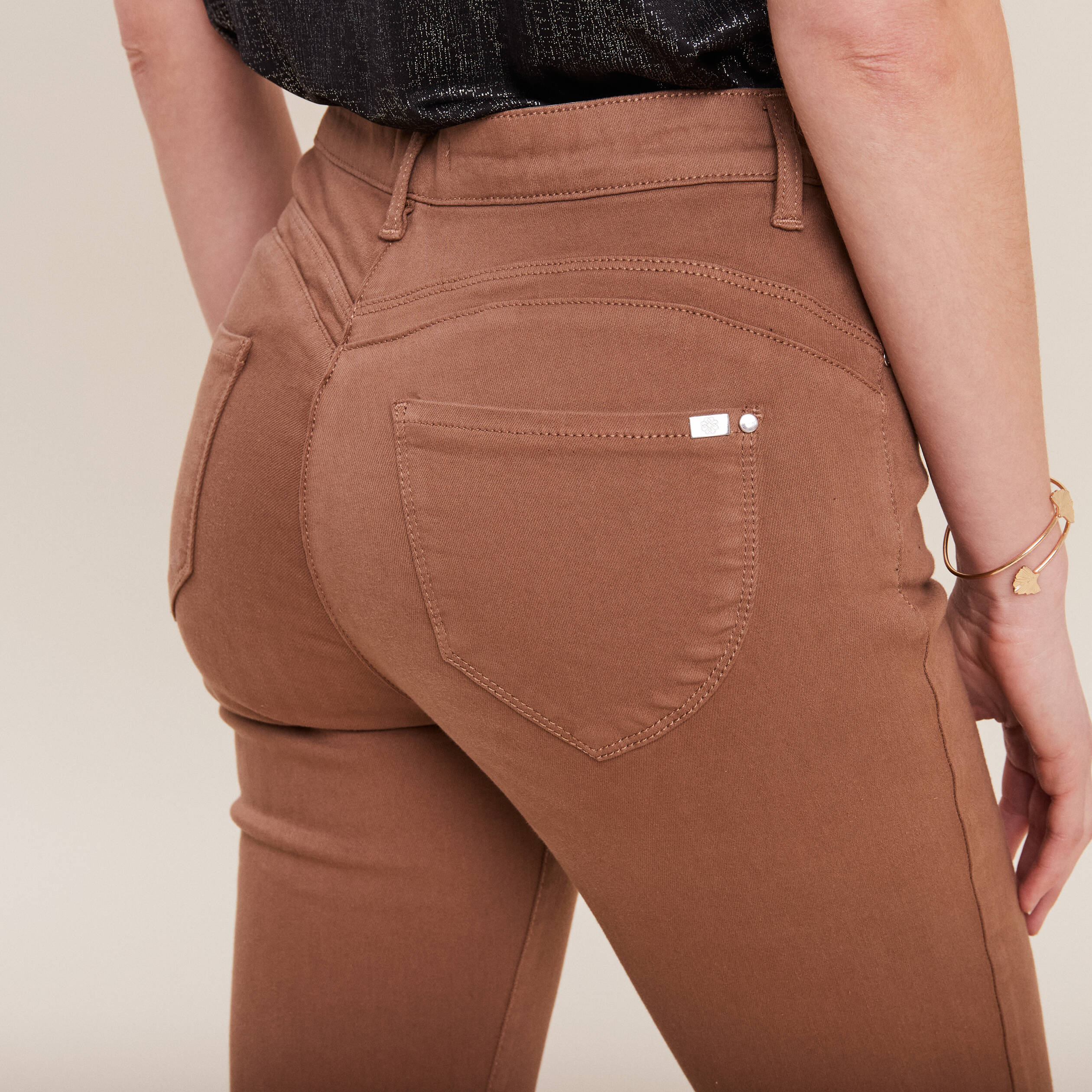 Jean magique ajusté taille standard marron femme
