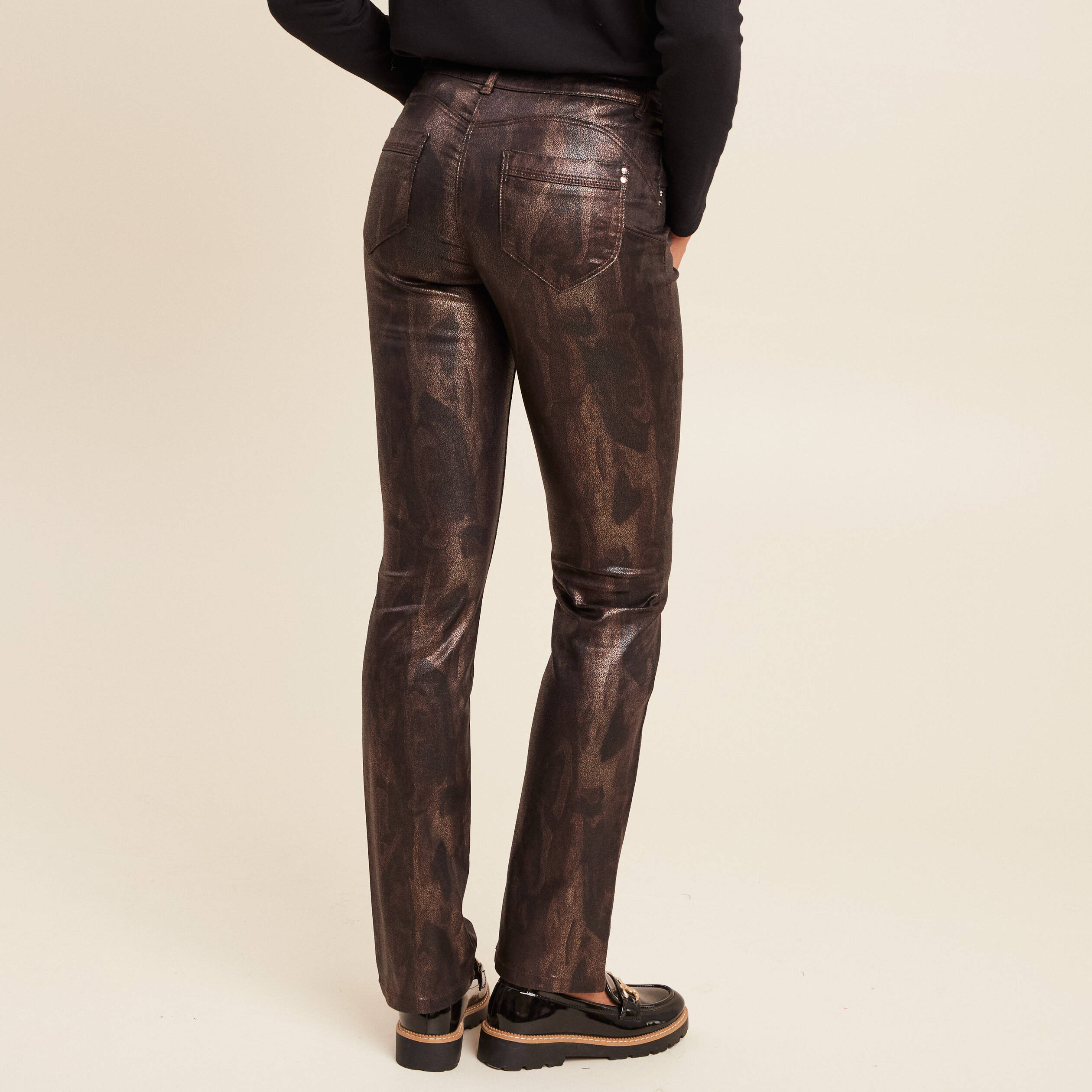 Pantalon taille bascul&eacute;e enduit marron fonc&eacute; femme
