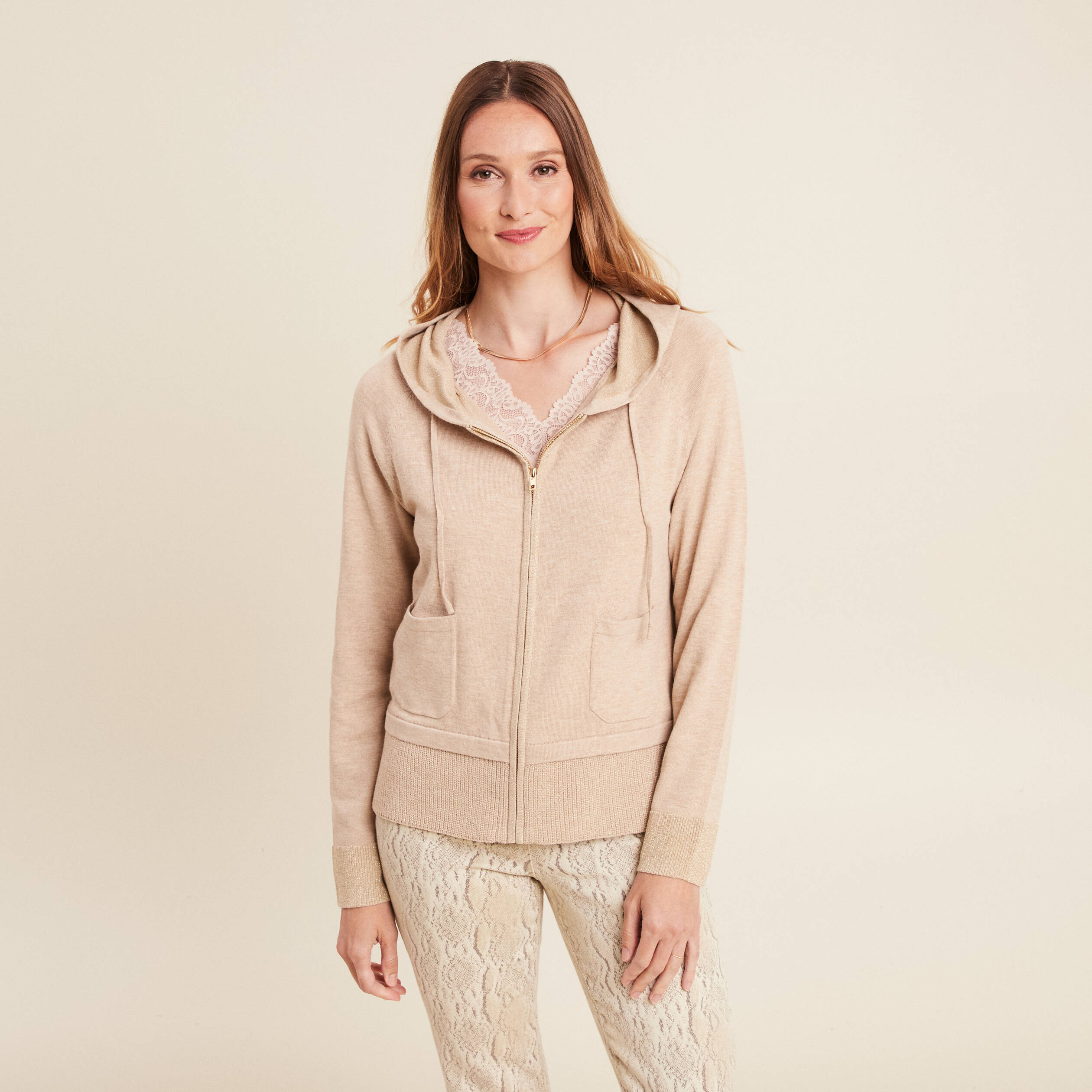 Gilet droit mi-long &agrave; capuche creme femme