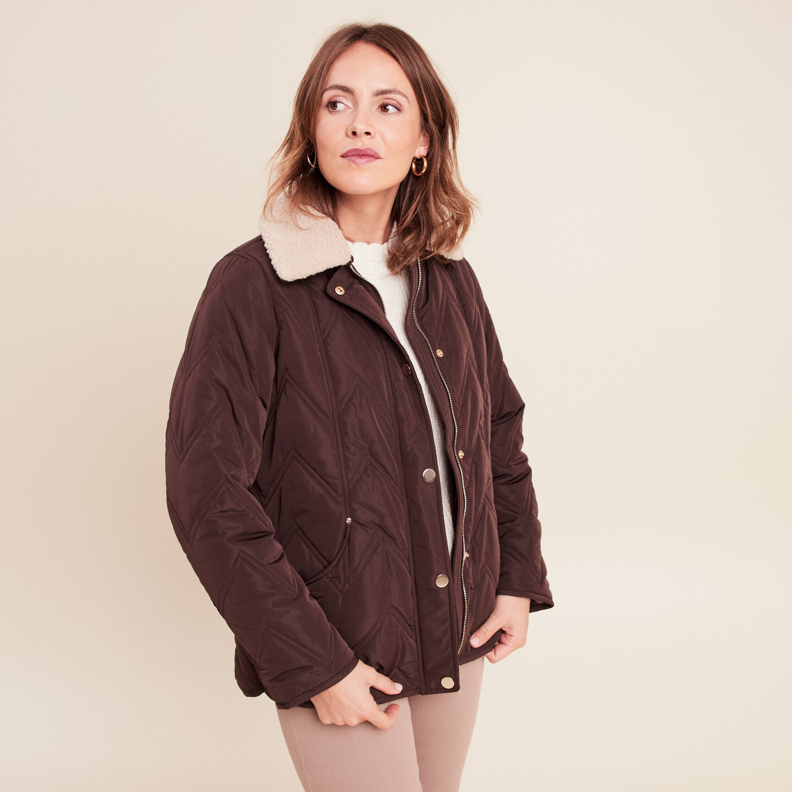 Doudoune courte doubl&eacute;e col amovible marron fonc&eacute; femme