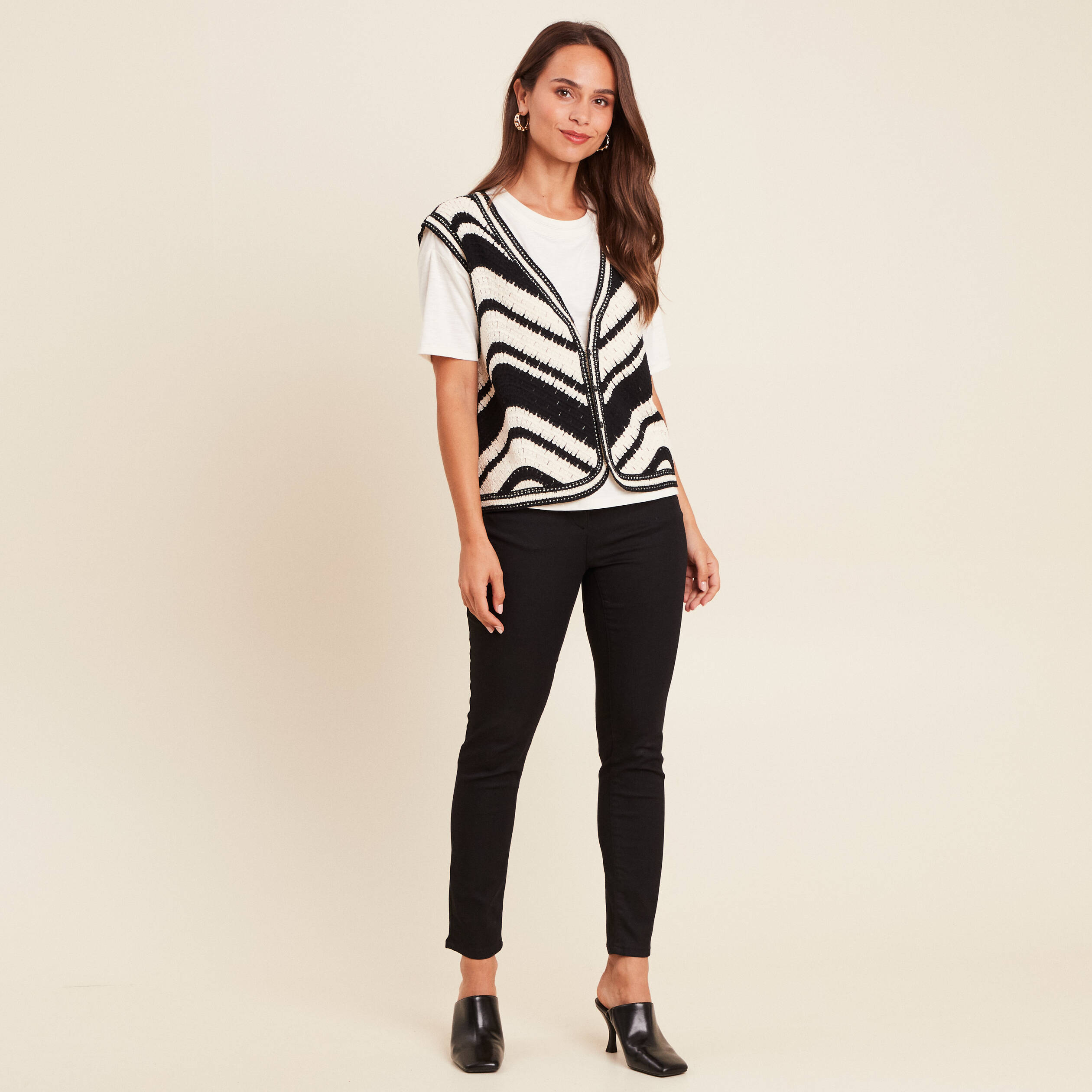 Gilet court droit col v en coton noir femme
