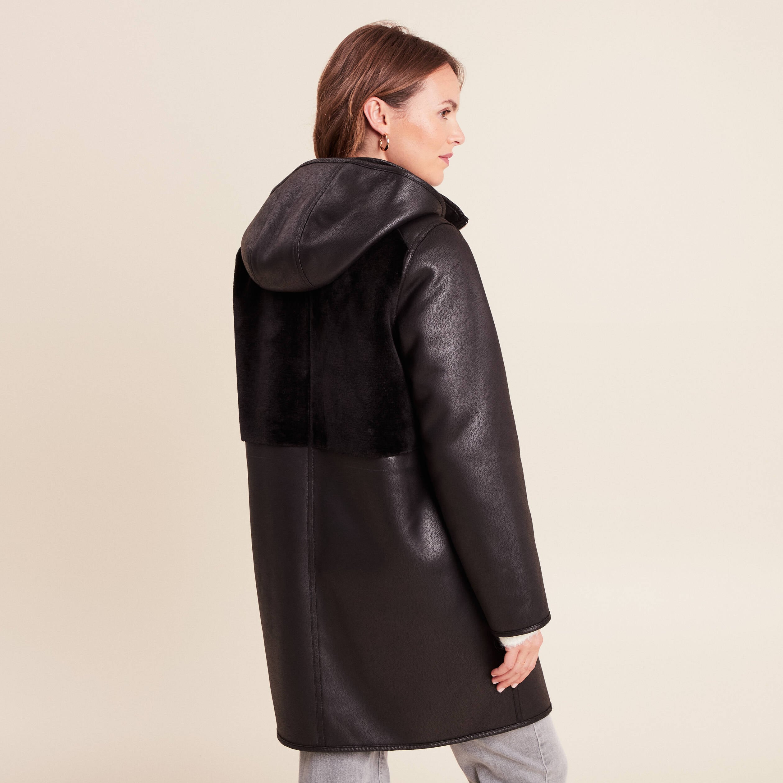 Manteau fausse fourrure capuche amovible noir femme