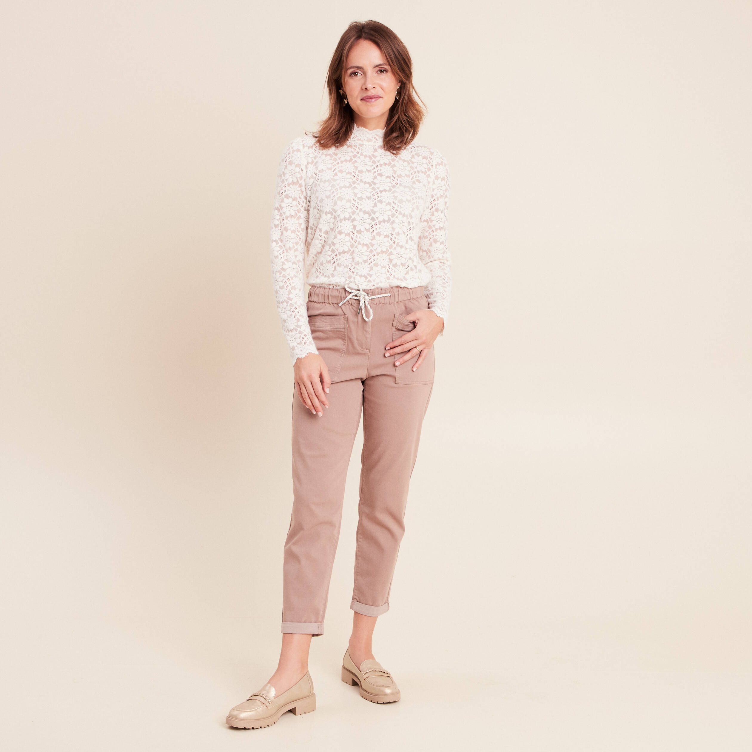 T-shirt cintr&eacute; col montant dentelle ecru femme
