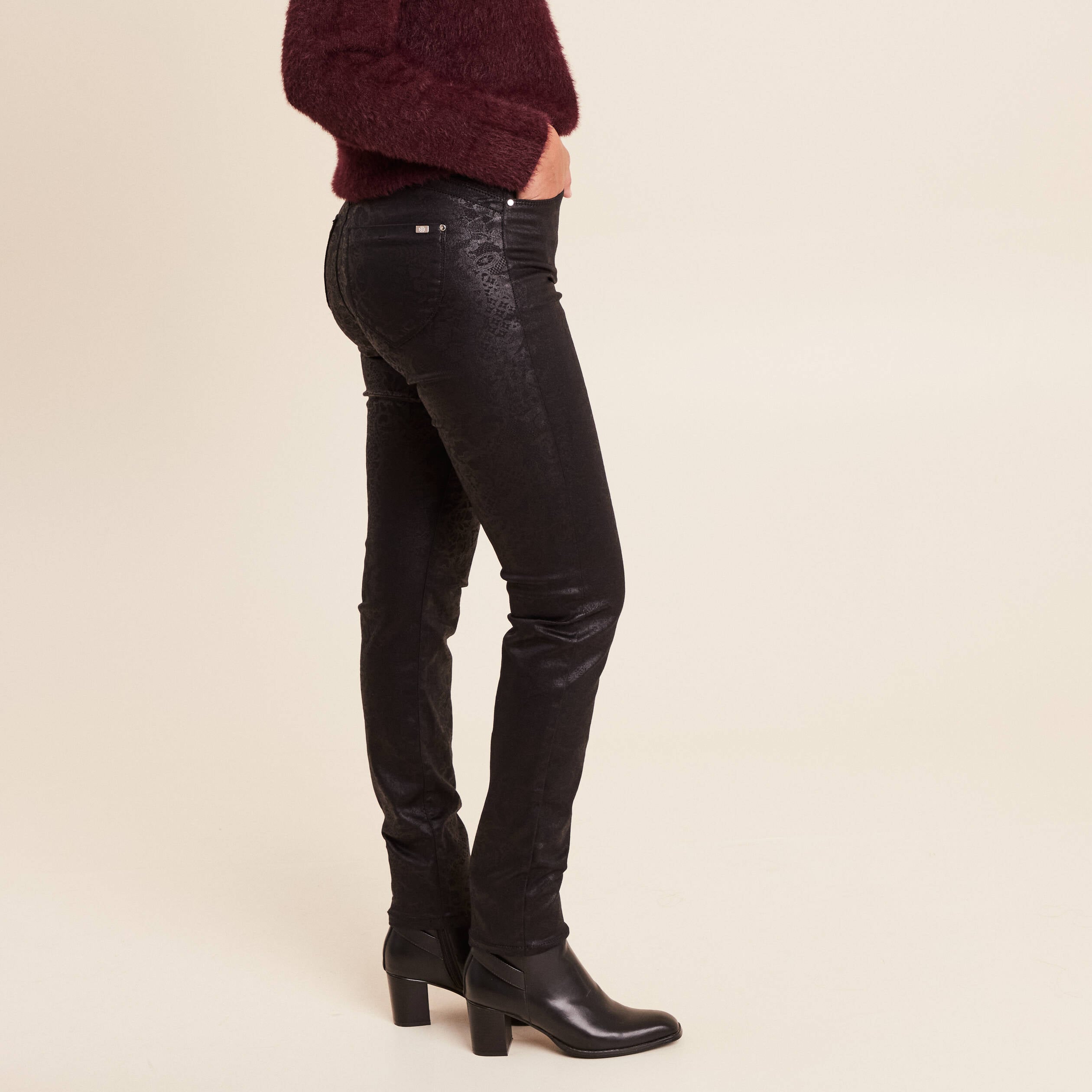 Pantalon magique L'Unique coupe ajust&eacute;e noir femme
