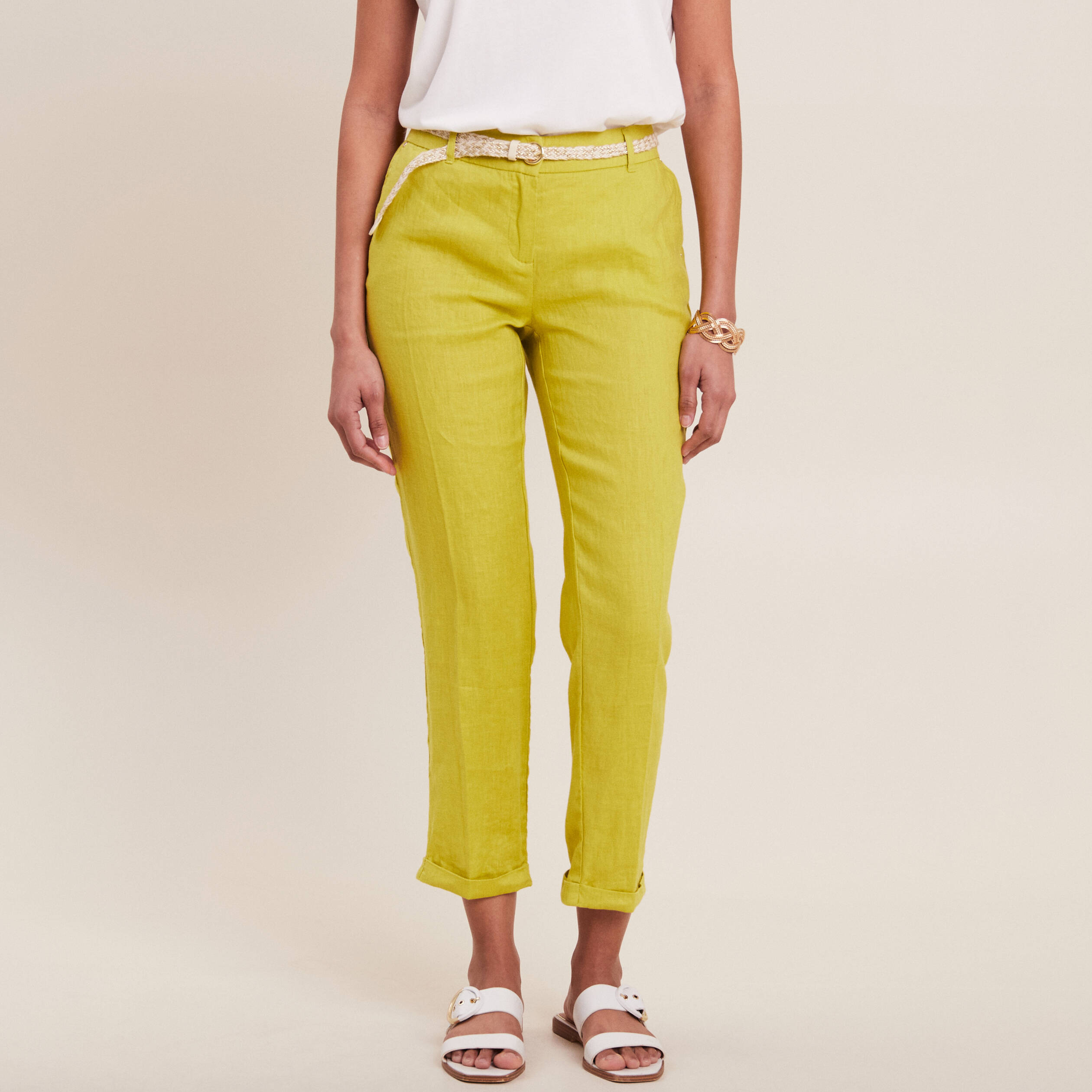 Pantalon coupe chino en lin ceintur&eacute; vert anis femme