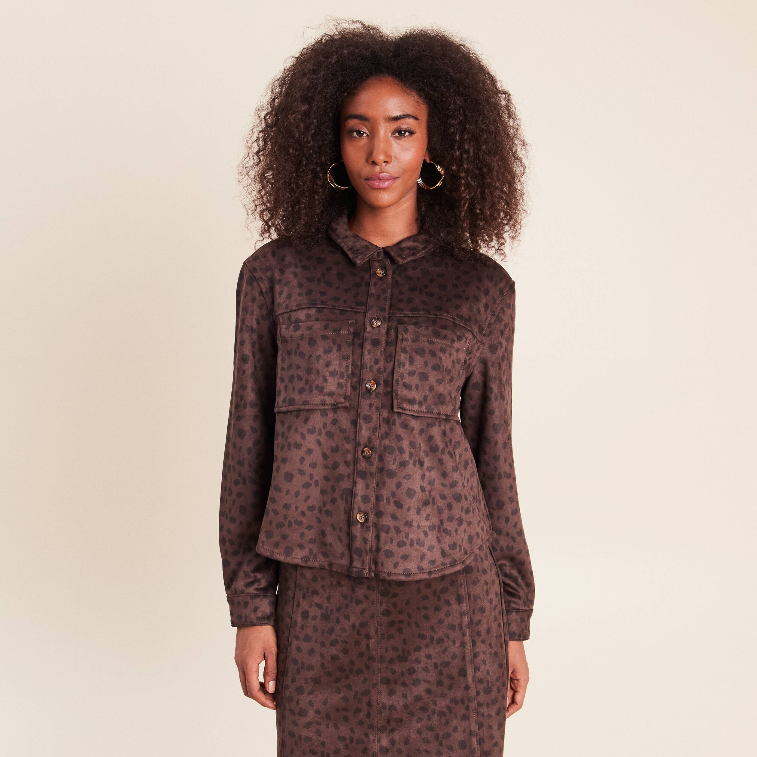 Chemise droite manches longues marron fonc&eacute; femme