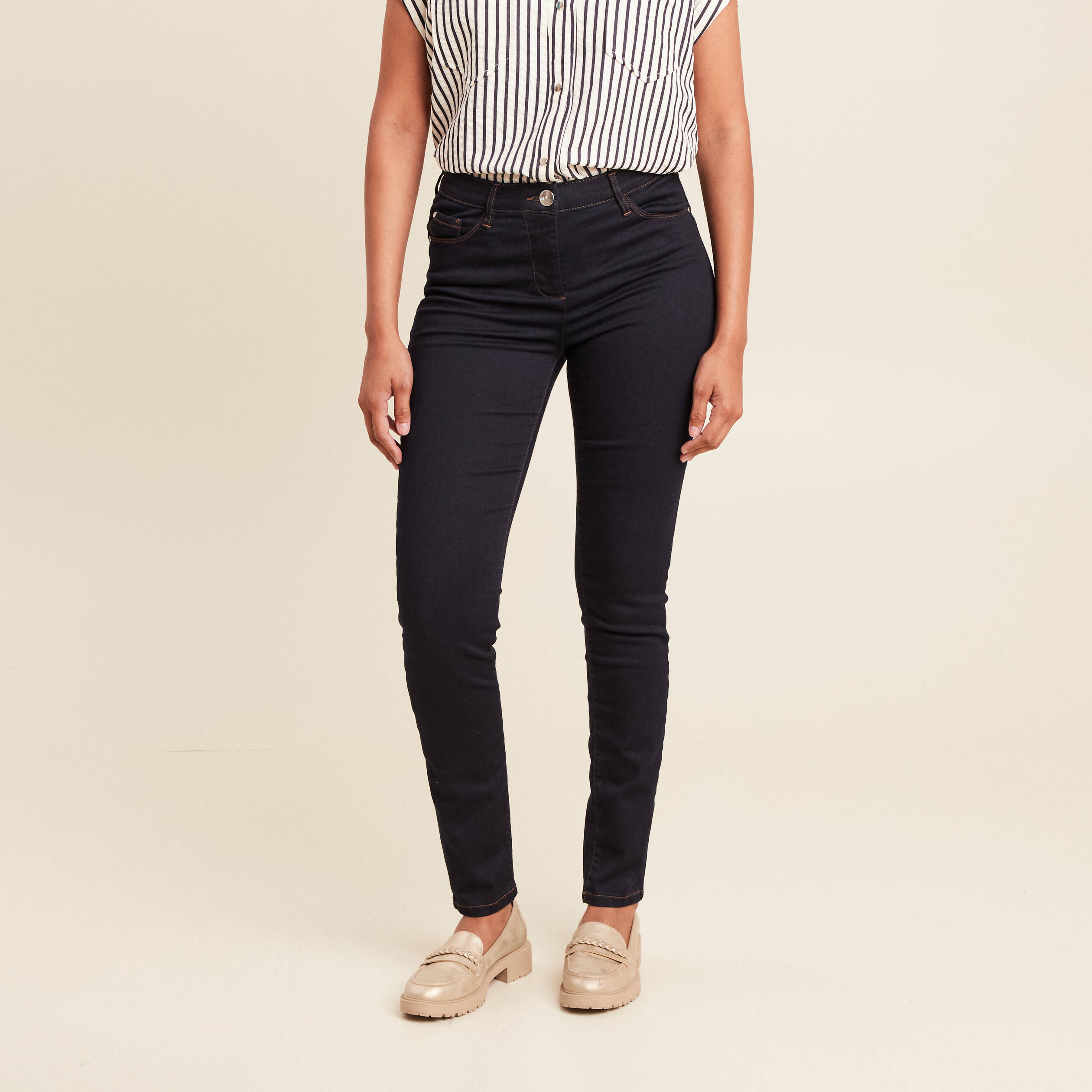 Jean magique L'Unique coupe ajust&eacute;e denim brut femme