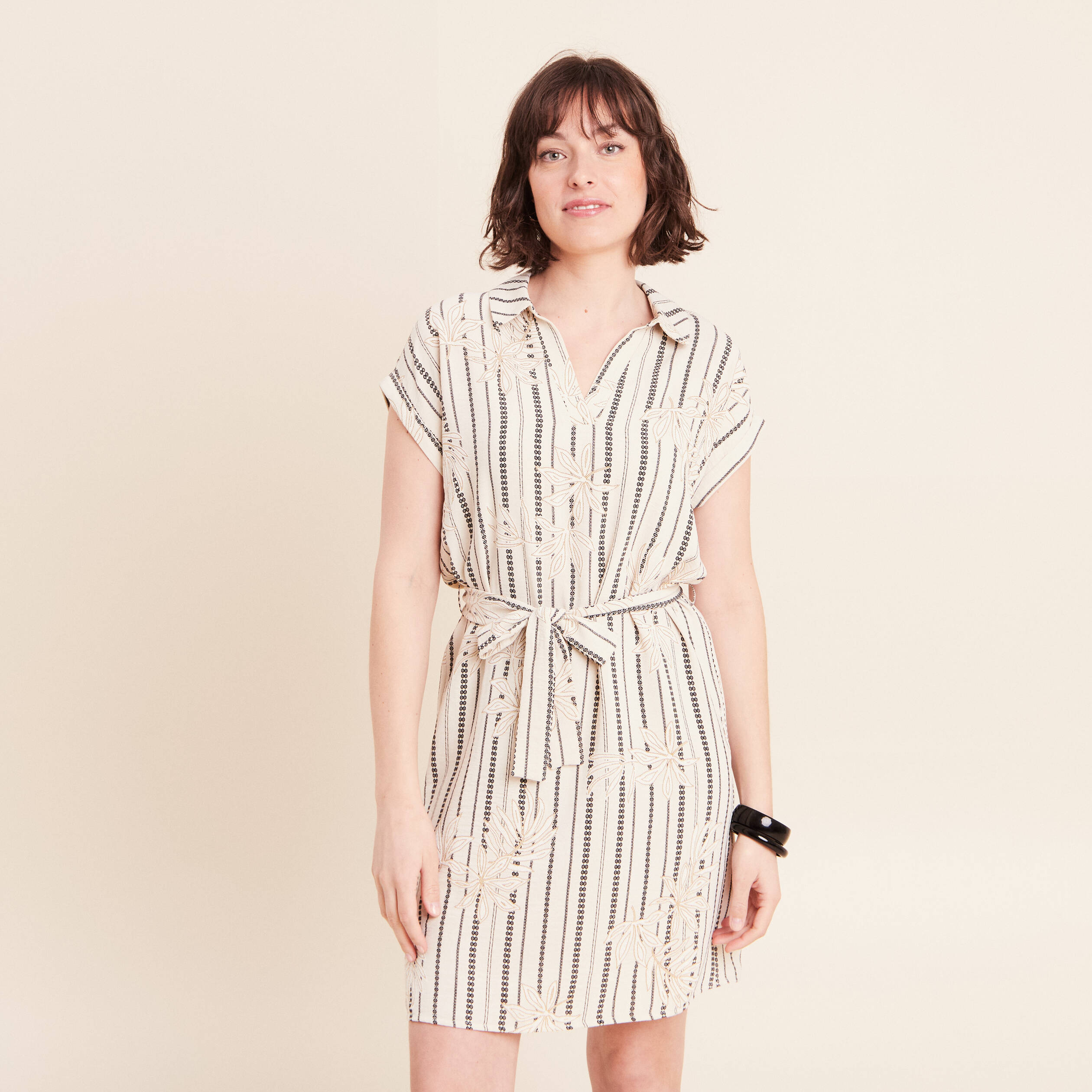 Robe droite courte manches tr&egrave;s courtes noir femme