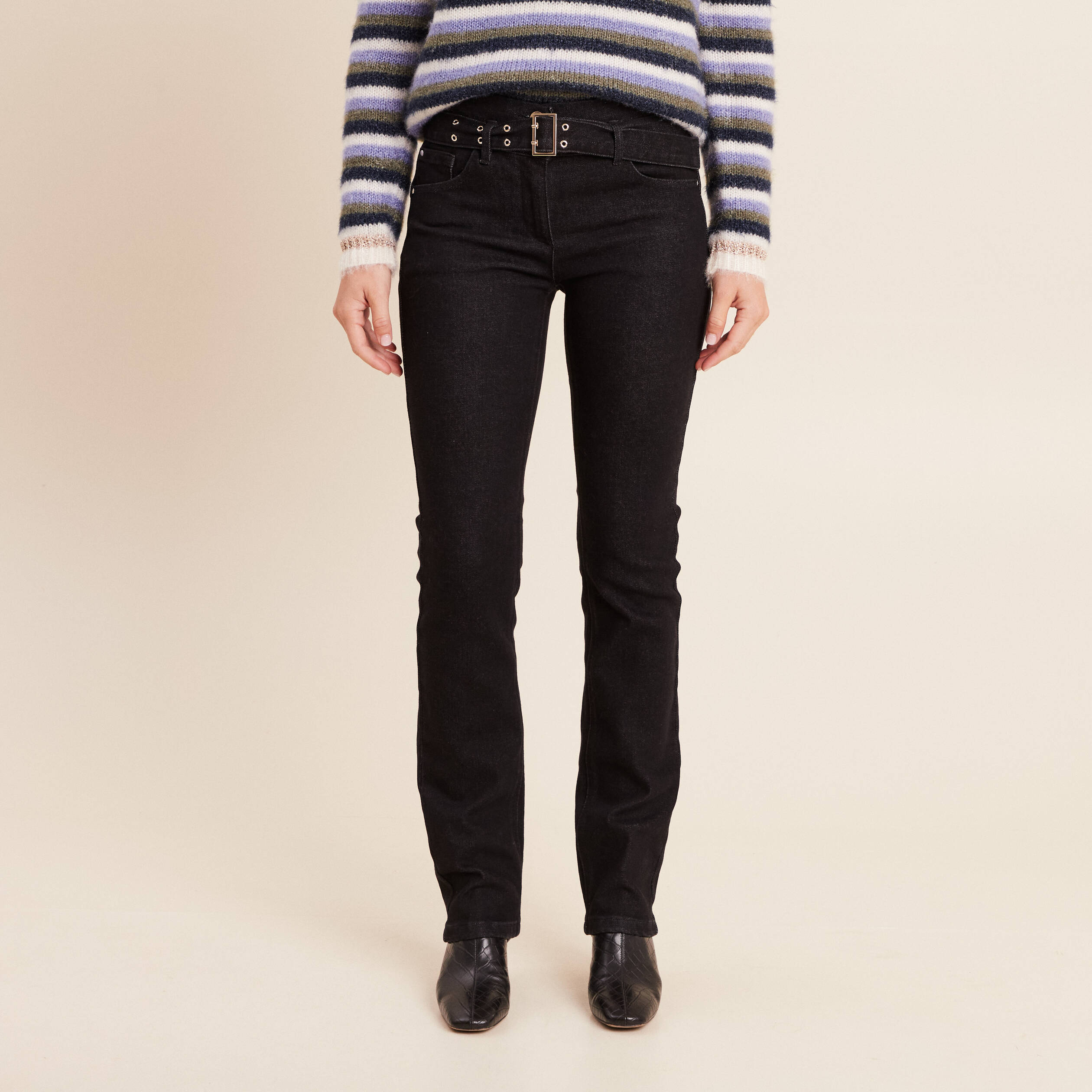 Jean droit ceintur&eacute; taille standard noir femme