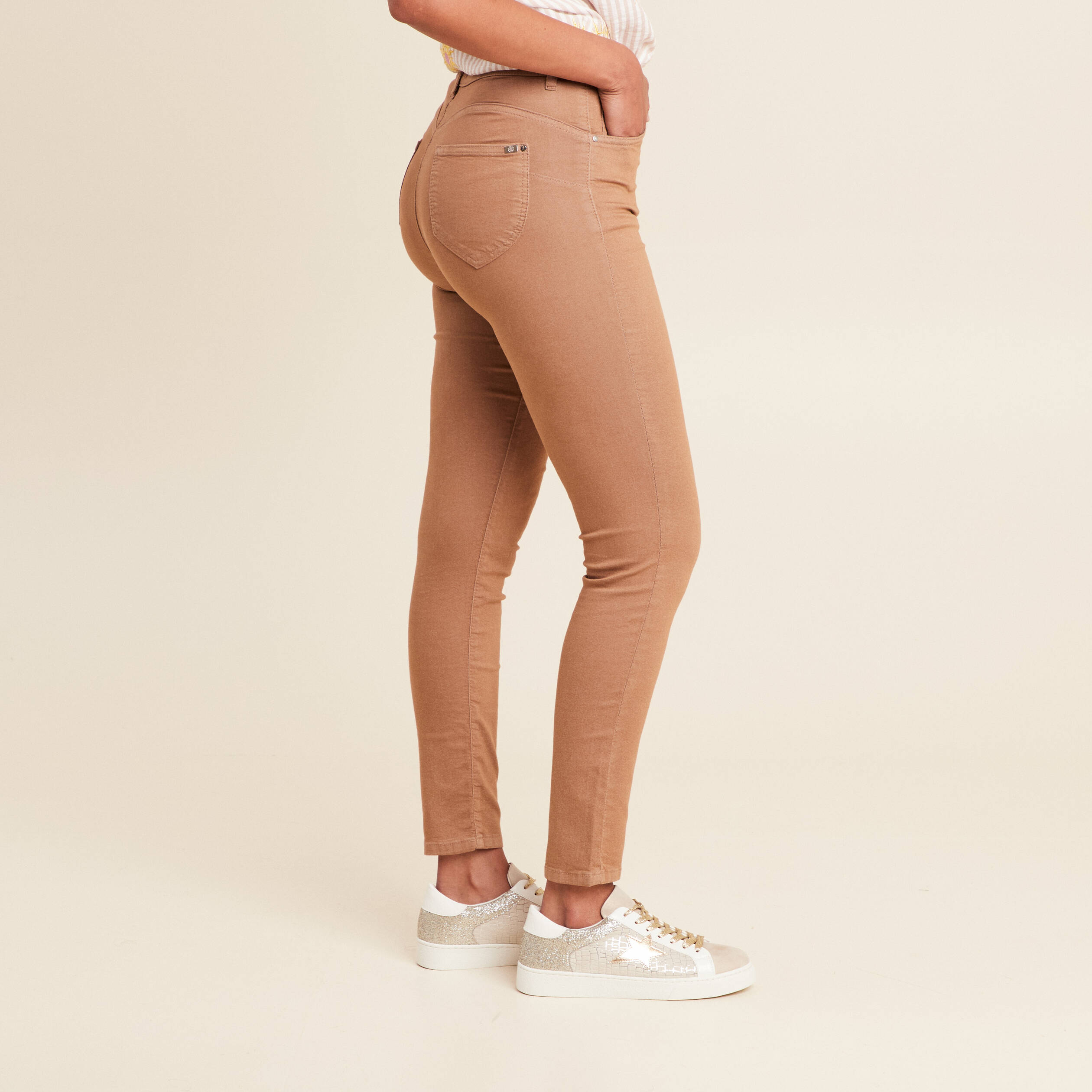 Pantalon magique Le L&eacute;ger coupe ajust&eacute;e marron femme